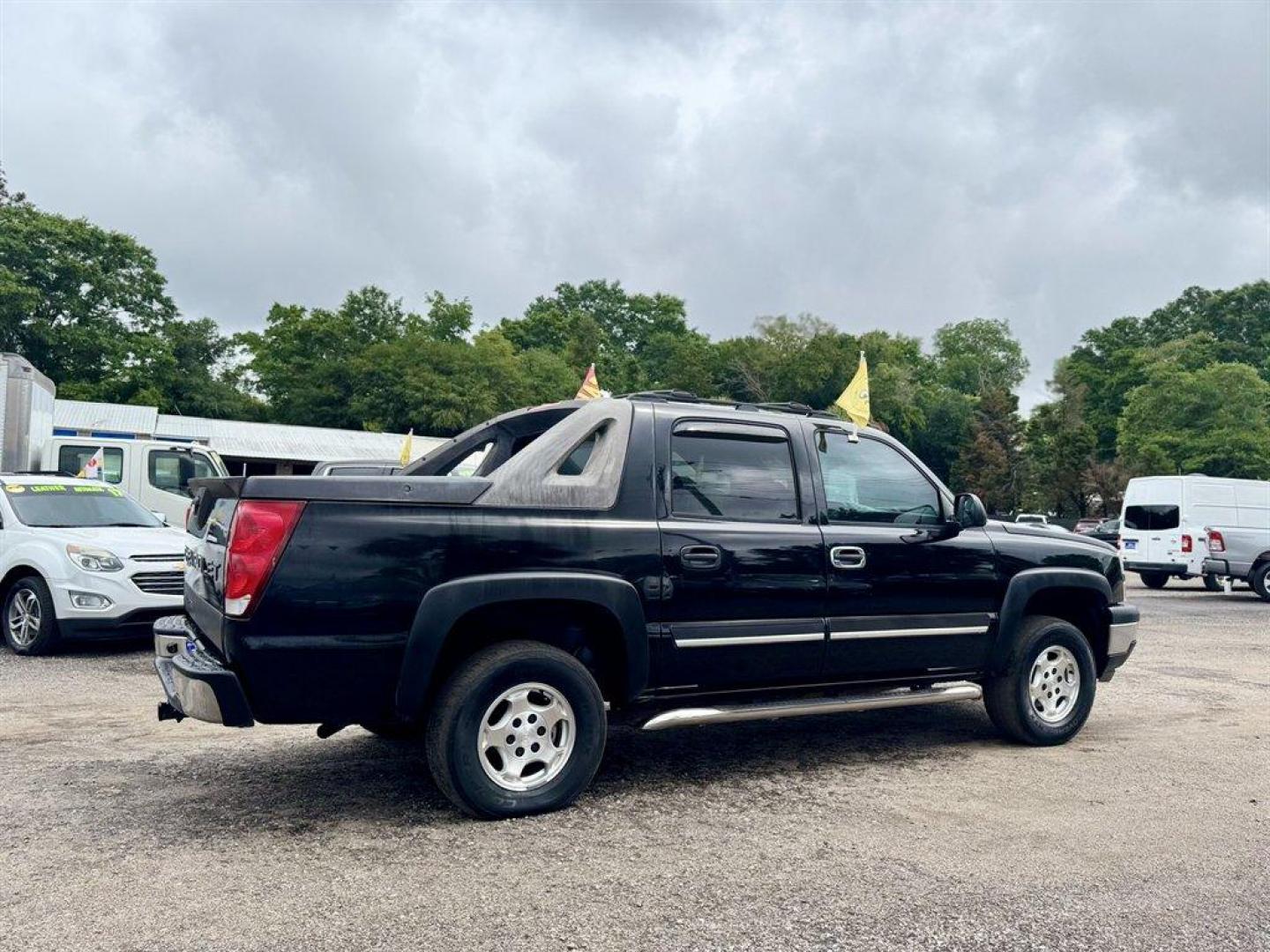 2006 Black /Grey Chevrolet Avalanche (3GNEC12ZX6G) with an 5.3l V8 SFI Flex 5.3l engine, Automatic transmission, located at 745 East Steele Rd., West Columbia, SC, 29170, (803) 755-9148, 33.927212, -81.148483 - Photo#3