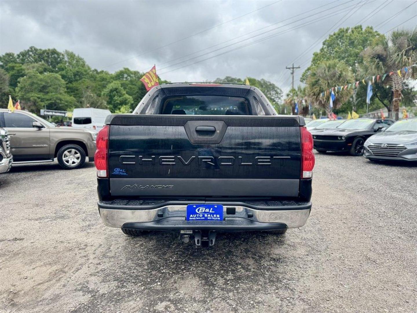 2006 Black /Grey Chevrolet Avalanche (3GNEC12ZX6G) with an 5.3l V8 SFI Flex 5.3l engine, Automatic transmission, located at 745 East Steele Rd., West Columbia, SC, 29170, (803) 755-9148, 33.927212, -81.148483 - Photo#4