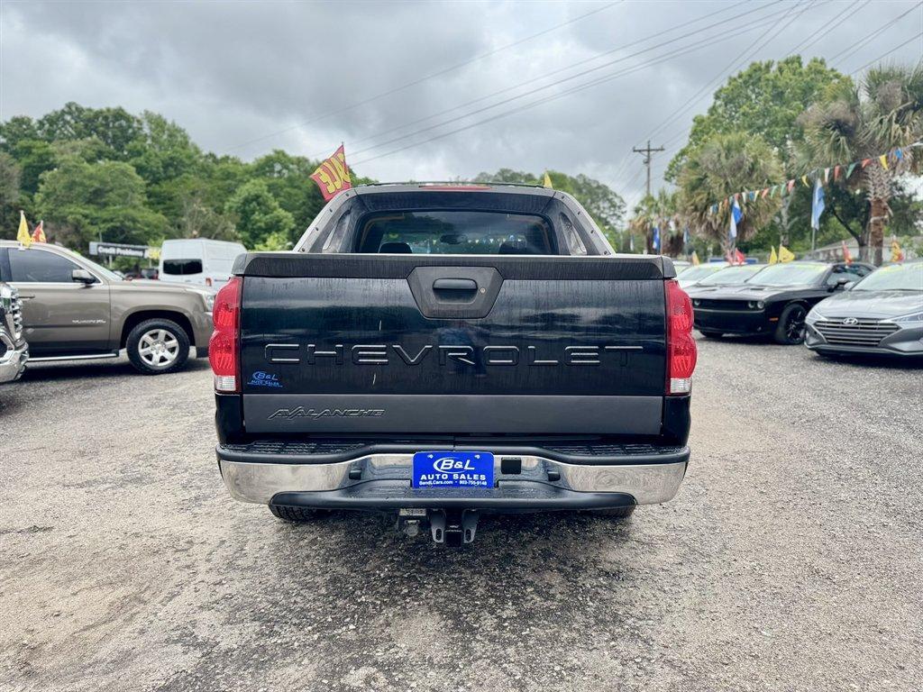 2006 Black /Grey Chevrolet Avalanche (3GNEC12ZX6G) with an 5.3l V8 SFI Flex 5.3l engine, Automatic transmission, located at 745 East Steele Rd., West Columbia, SC, 29170, (803) 755-9148, 33.927212, -81.148483 - Photo#4