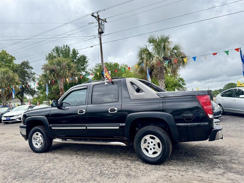 2006 Black /Grey Chevrolet Avalanche (3GNEC12ZX6G) with an 5.3l V8 SFI Flex 5.3l engine, Automatic transmission, located at 745 East Steele Rd., West Columbia, SC, 29170, (803) 755-9148, 33.927212, -81.148483 - Photo#5
