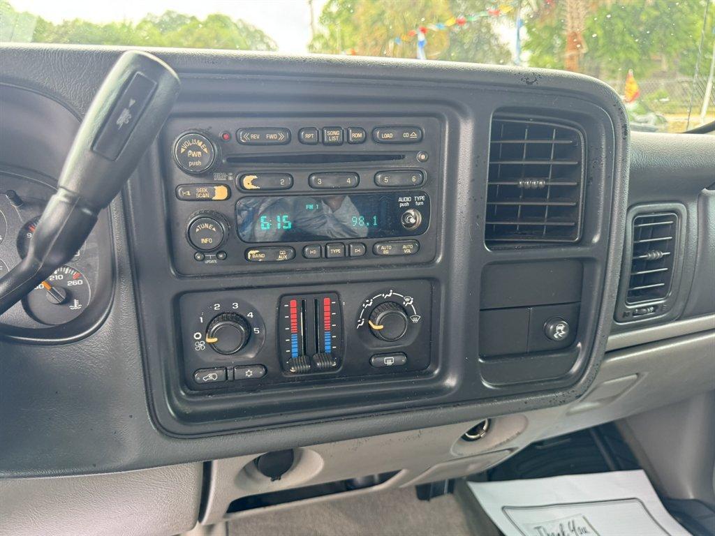 2006 Black /Grey Chevrolet Avalanche (3GNEC12ZX6G) with an 5.3l V8 SFI Flex 5.3l engine, Automatic transmission, located at 745 East Steele Rd., West Columbia, SC, 29170, (803) 755-9148, 33.927212, -81.148483 - Photo#10