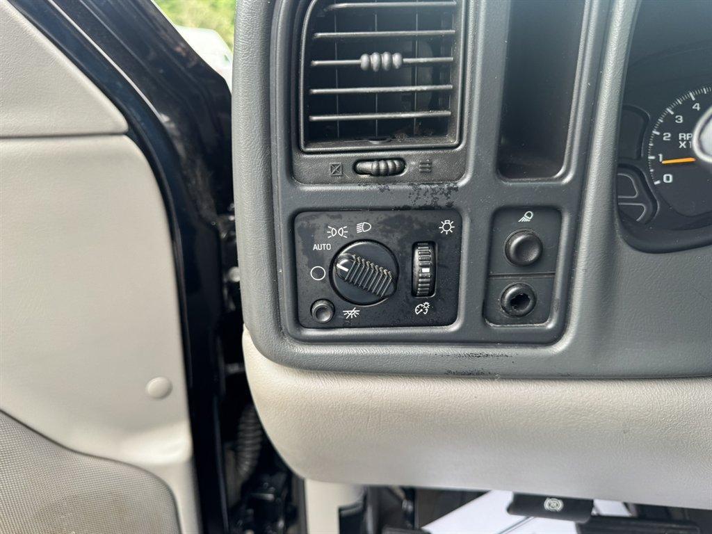 2006 Black /Grey Chevrolet Avalanche (3GNEC12ZX6G) with an 5.3l V8 SFI Flex 5.3l engine, Automatic transmission, located at 745 East Steele Rd., West Columbia, SC, 29170, (803) 755-9148, 33.927212, -81.148483 - Photo#11