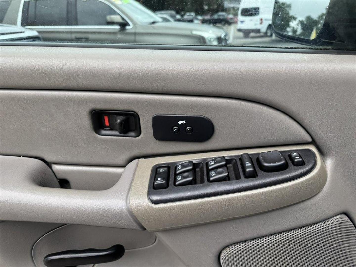 2006 Black /Grey Chevrolet Avalanche (3GNEC12ZX6G) with an 5.3l V8 SFI Flex 5.3l engine, Automatic transmission, located at 745 East Steele Rd., West Columbia, SC, 29170, (803) 755-9148, 33.927212, -81.148483 - Photo#13