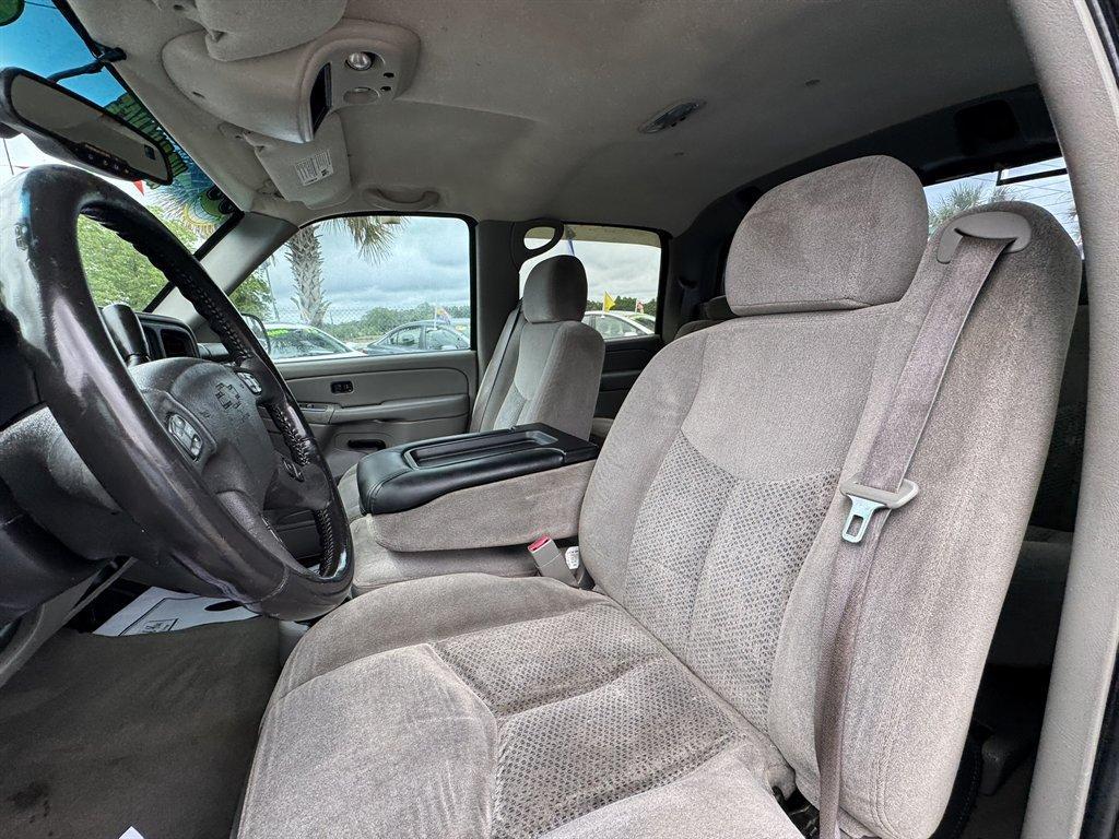 2006 Black /Grey Chevrolet Avalanche (3GNEC12ZX6G) with an 5.3l V8 SFI Flex 5.3l engine, Automatic transmission, located at 745 East Steele Rd., West Columbia, SC, 29170, (803) 755-9148, 33.927212, -81.148483 - Photo#14