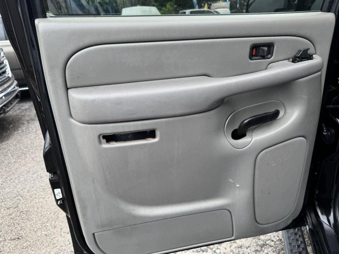 2006 Black /Grey Chevrolet Avalanche (3GNEC12ZX6G) with an 5.3l V8 SFI Flex 5.3l engine, Automatic transmission, located at 745 East Steele Rd., West Columbia, SC, 29170, (803) 755-9148, 33.927212, -81.148483 - Photo#15