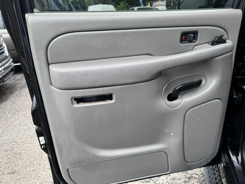 2006 Black /Grey Chevrolet Avalanche (3GNEC12ZX6G) with an 5.3l V8 SFI Flex 5.3l engine, Automatic transmission, located at 745 East Steele Rd., West Columbia, SC, 29170, (803) 755-9148, 33.927212, -81.148483 - Photo#15