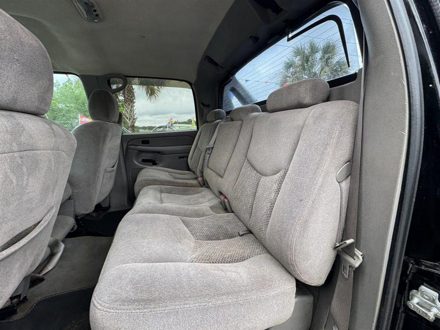 2006 Black /Grey Chevrolet Avalanche (3GNEC12ZX6G) with an 5.3l V8 SFI Flex 5.3l engine, Automatic transmission, located at 745 East Steele Rd., West Columbia, SC, 29170, (803) 755-9148, 33.927212, -81.148483 - Photo#16