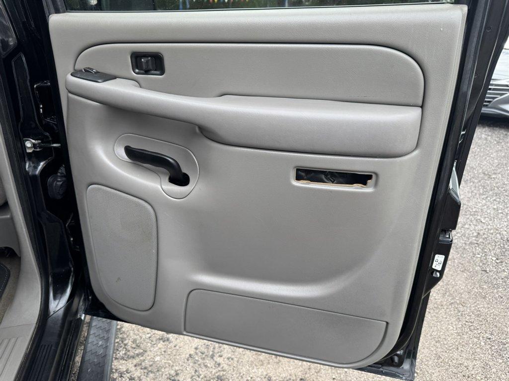 2006 Black /Grey Chevrolet Avalanche (3GNEC12ZX6G) with an 5.3l V8 SFI Flex 5.3l engine, Automatic transmission, located at 745 East Steele Rd., West Columbia, SC, 29170, (803) 755-9148, 33.927212, -81.148483 - Photo#17