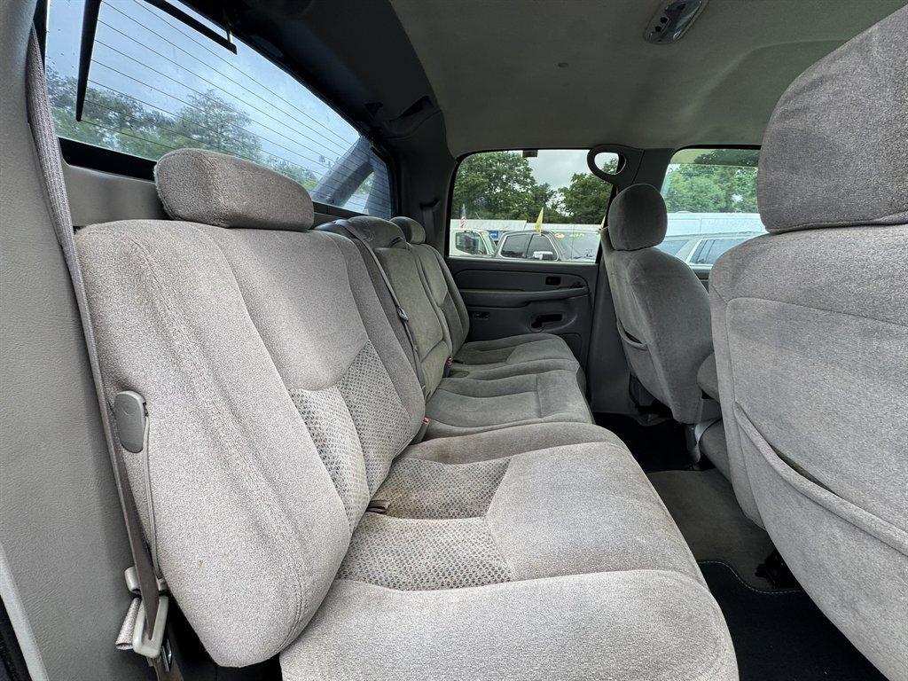 2006 Black /Grey Chevrolet Avalanche (3GNEC12ZX6G) with an 5.3l V8 SFI Flex 5.3l engine, Automatic transmission, located at 745 East Steele Rd., West Columbia, SC, 29170, (803) 755-9148, 33.927212, -81.148483 - Photo#18