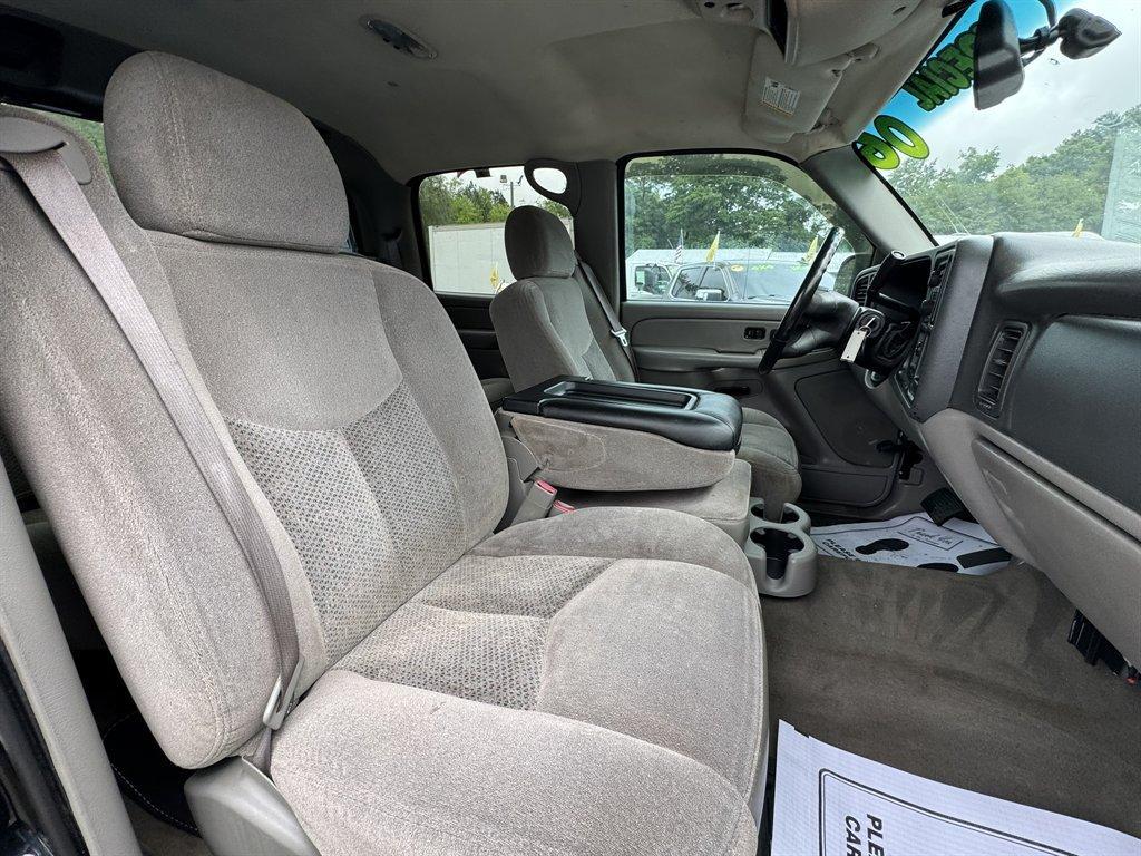 2006 Black /Grey Chevrolet Avalanche (3GNEC12ZX6G) with an 5.3l V8 SFI Flex 5.3l engine, Automatic transmission, located at 745 East Steele Rd., West Columbia, SC, 29170, (803) 755-9148, 33.927212, -81.148483 - Photo#20