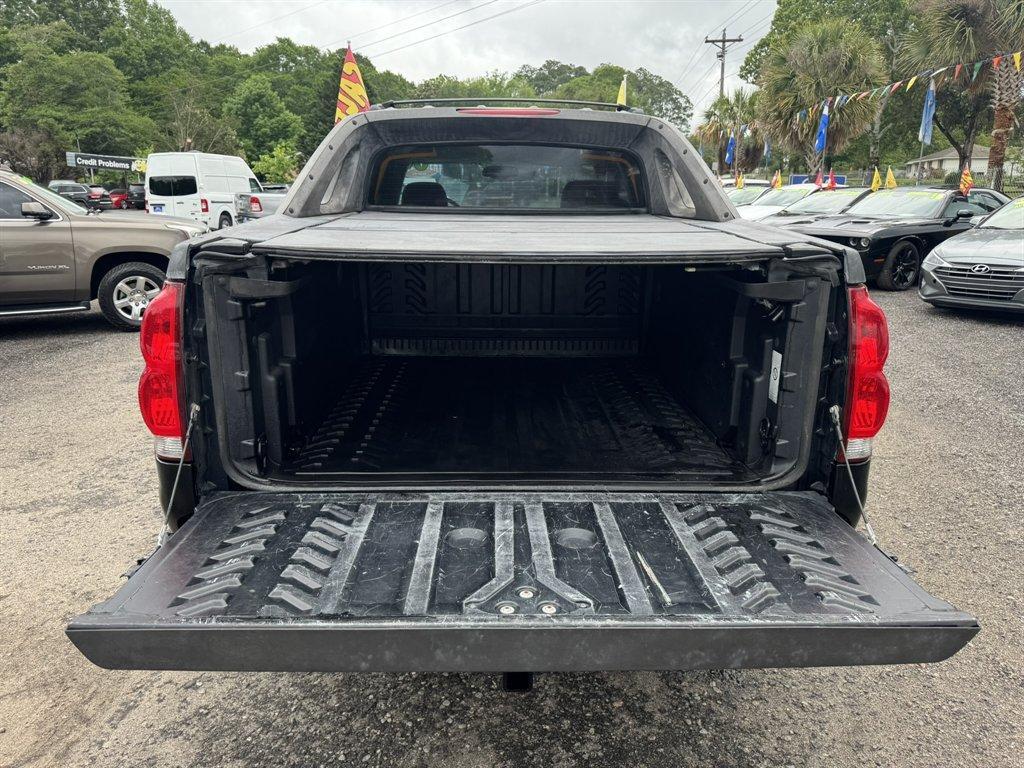 2006 Black /Grey Chevrolet Avalanche (3GNEC12ZX6G) with an 5.3l V8 SFI Flex 5.3l engine, Automatic transmission, located at 745 East Steele Rd., West Columbia, SC, 29170, (803) 755-9148, 33.927212, -81.148483 - Photo#21