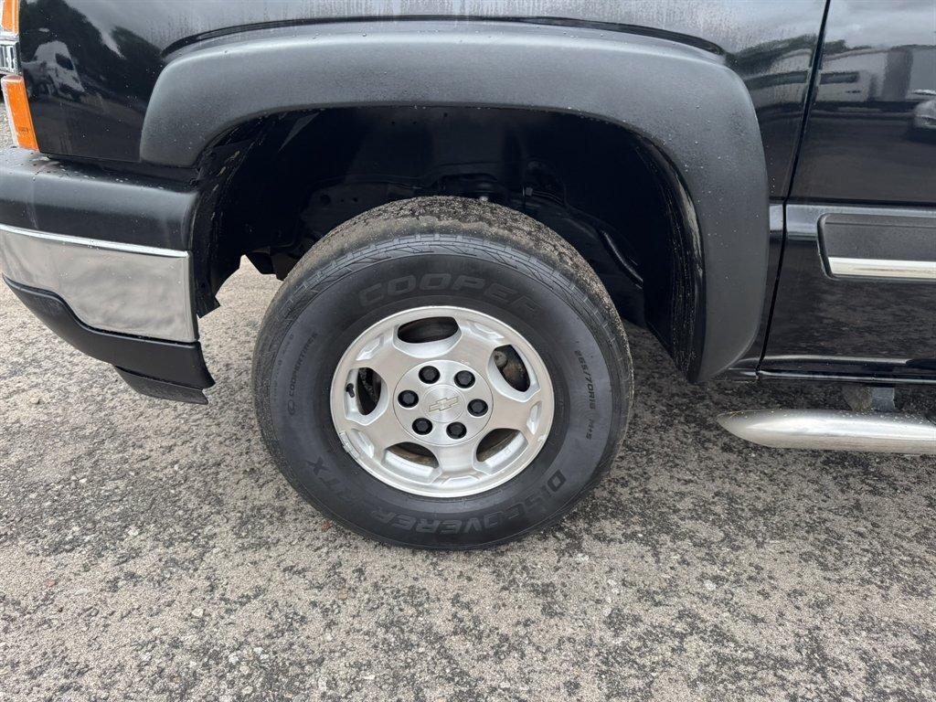 2006 Black /Grey Chevrolet Avalanche (3GNEC12ZX6G) with an 5.3l V8 SFI Flex 5.3l engine, Automatic transmission, located at 745 East Steele Rd., West Columbia, SC, 29170, (803) 755-9148, 33.927212, -81.148483 - Photo#23