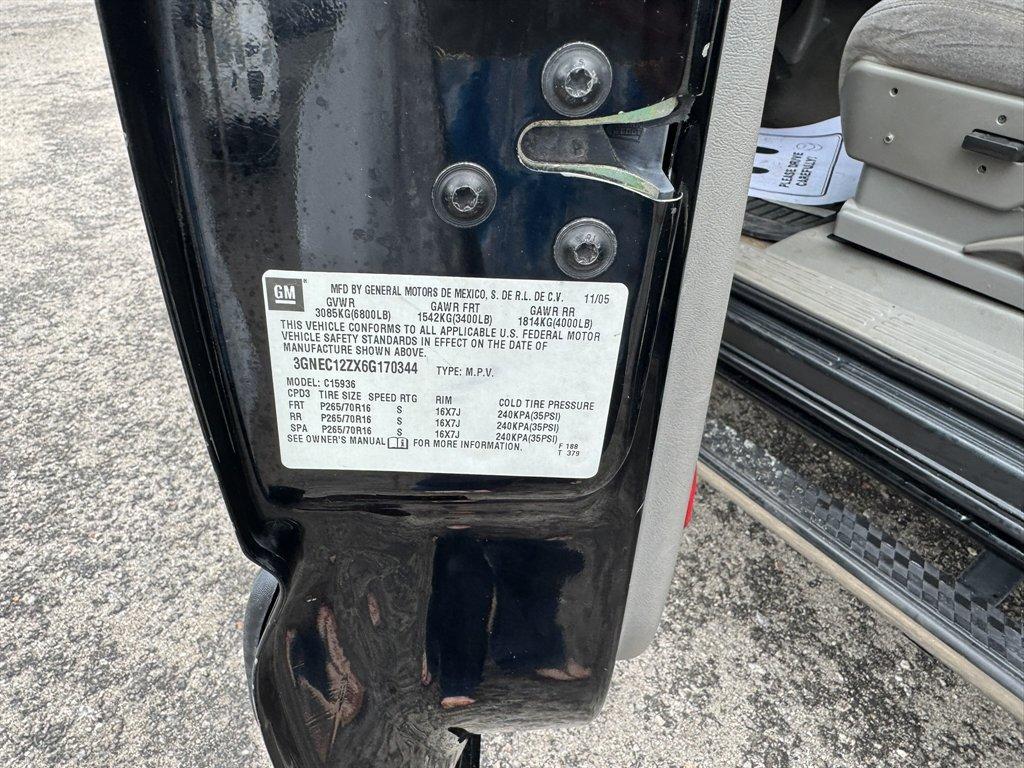 2006 Black /Grey Chevrolet Avalanche (3GNEC12ZX6G) with an 5.3l V8 SFI Flex 5.3l engine, Automatic transmission, located at 745 East Steele Rd., West Columbia, SC, 29170, (803) 755-9148, 33.927212, -81.148483 - Photo#24