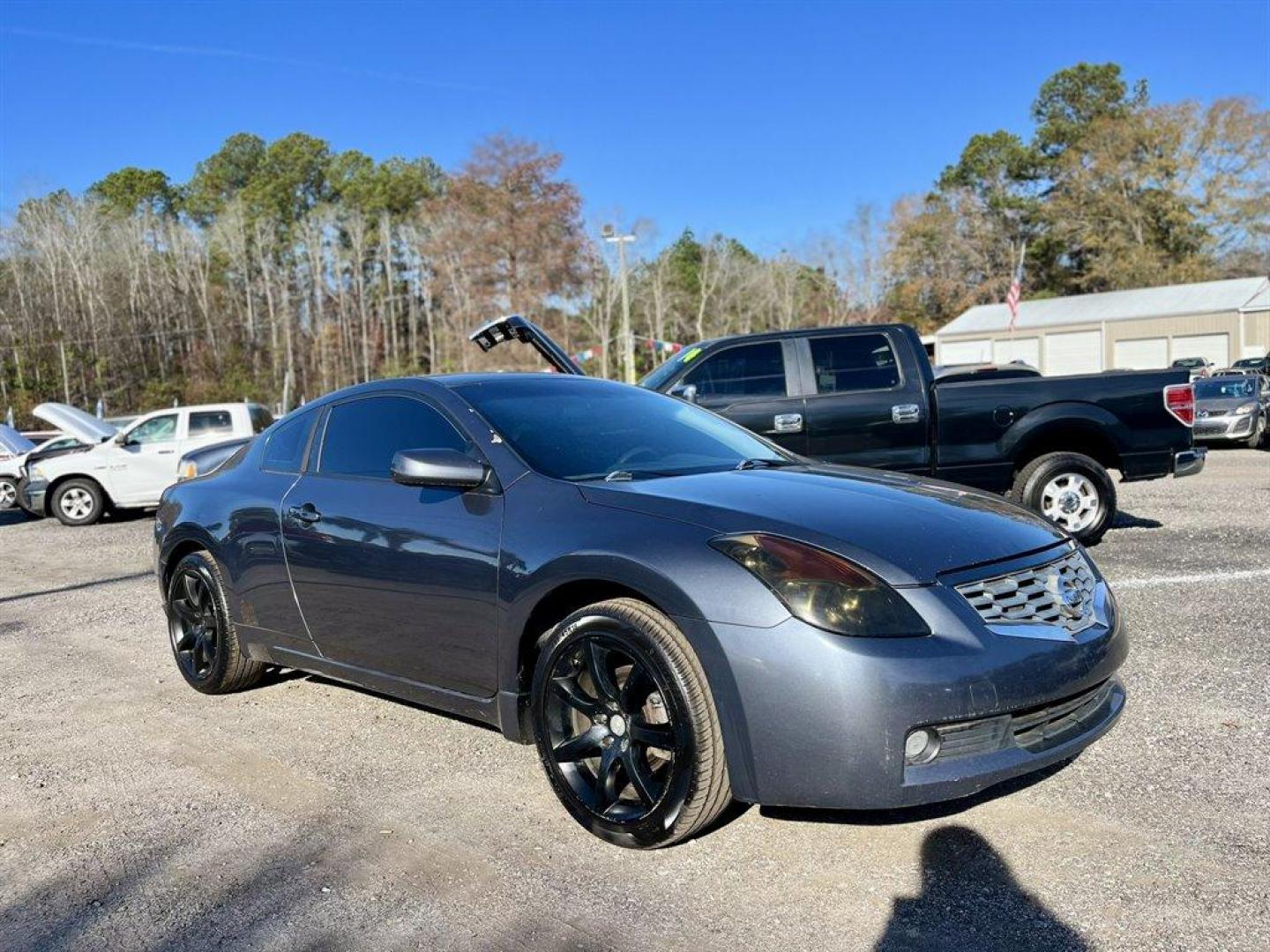 2008 Grey /Red Nissan Altima (1N4AL24E48C) with an 2.5l I-4 MPI Dohc 2.5l engine, Manual transmission, located at 745 East Steele Rd., West Columbia, SC, 29170, (803) 755-9148, 33.927212, -81.148483 - Special Internet Price! 2008 Nissan Altima with AM/FM stereo, Manual Transmission, Cruise Control, Push To Start, Air conditioning, Red Leather Interior, Powered Windows, Powered Door Locks, Plus More! - Photo#3