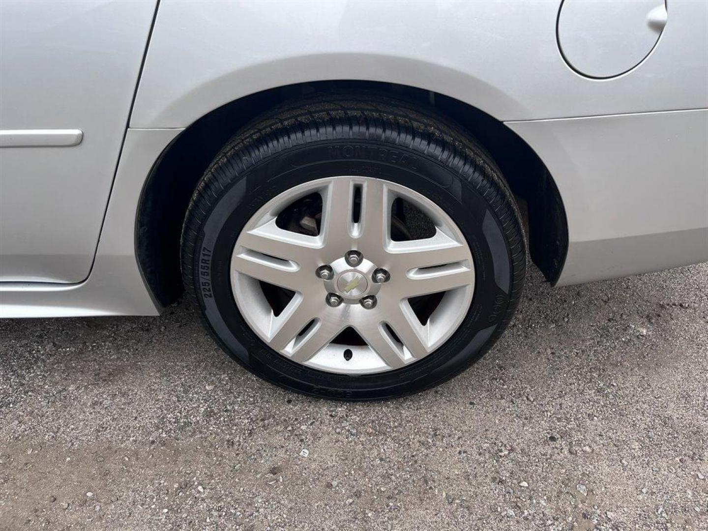 2014 Silver /Grey Chevrolet Impala Limited (2G1WB5E34E1) with an 3.6l V6 Sidi Dohc Flex 3. engine, Automatic transmission, located at 745 East Steele Rd., West Columbia, SC, 29170, (803) 755-9148, 33.927212, -81.148483 - Special Internet Price! 2014 Chevrolet Impala with audio system, 6-speaker system, Cruise control, Air conditioning, Noise cancellation system, Remote Keyless Entry, Cloth interior, Front bucket seats, Rear 60/40 split-folding, Powered windows, Powered door locks, Plus More! - Photo#27