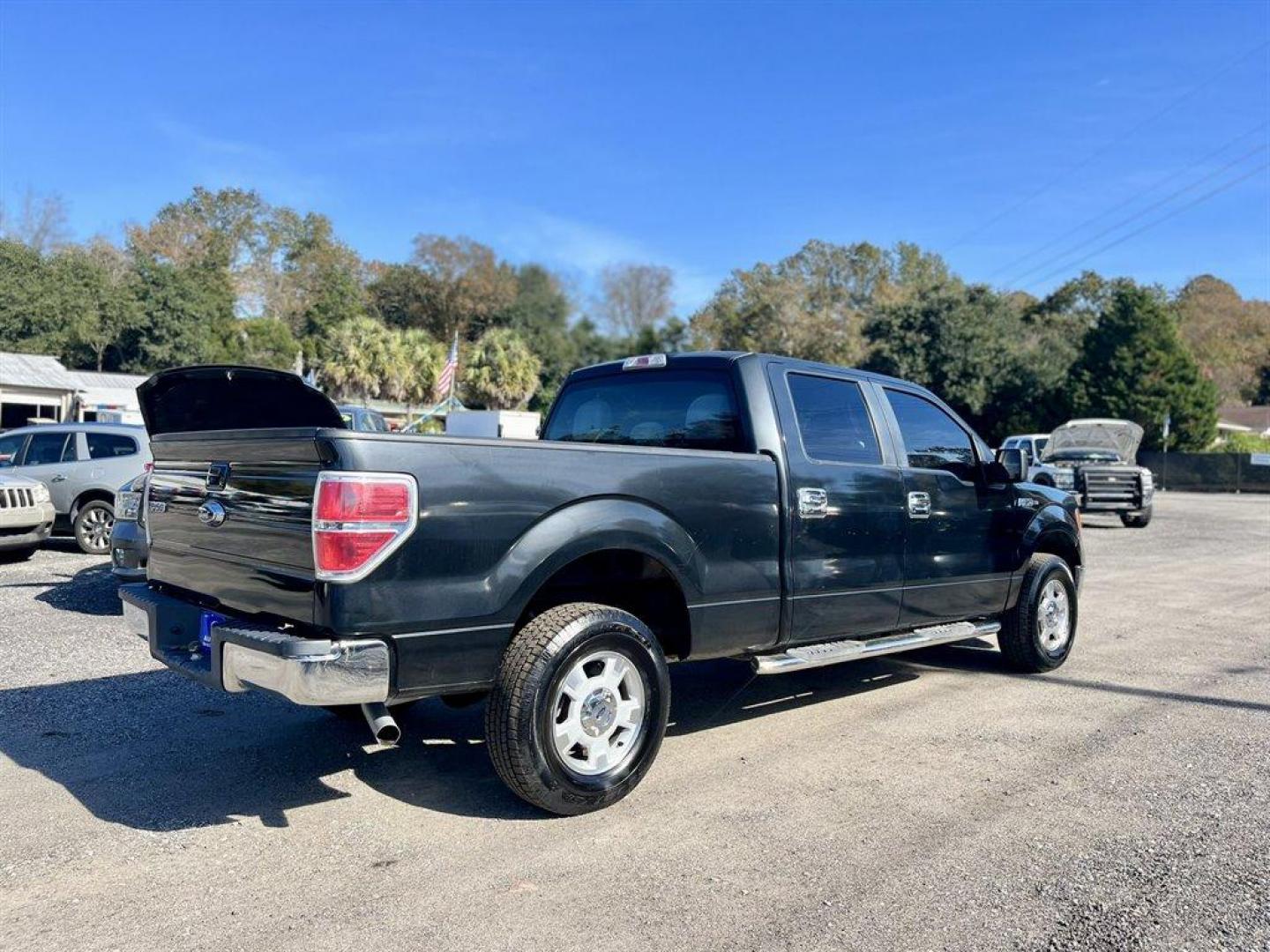 2014 Black /Grey Ford F150 (1FTFW1EF3EF) with an 5.0l V8 Smpi Dohc Flex 5. engine, Automatic transmission, located at 745 East Steele Rd., West Columbia, SC, 29170, (803) 755-9148, 33.927212, -81.148483 - Special Internet Price! 2014 Ford F150 XLT With AM/FM Stereo, Cruise Control, Manual Air Conditioning, Remote Keyless Entry, Cloth Interior, 40/20/40 Front Seat, 60-40 Folding Split-Bench Front Facing Fold-Up Cushion Rear Seat, Powered Windows, Powered Door Locks, Plus More! - Photo#2