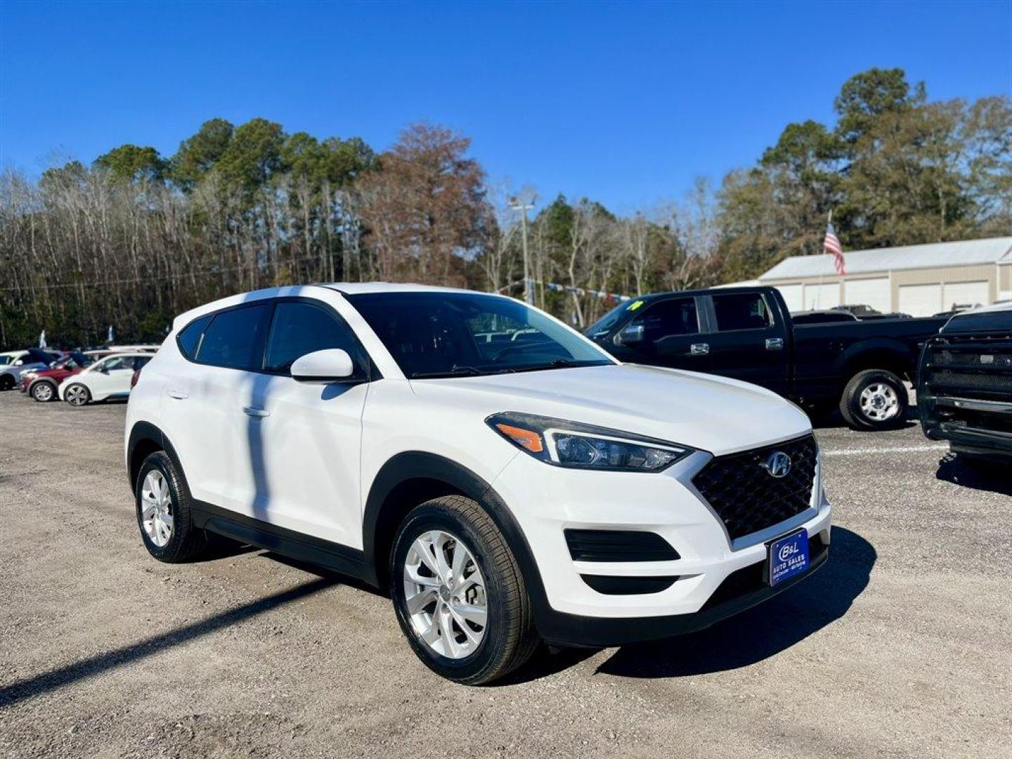 2019 White /Tan Hyundai Tucson (KM8J2CA41KU) with an 2.0l I-4 DI Dohc Cvvt 2.0 engine, Automatic transmission, located at 745 East Steele Rd., West Columbia, SC, 29170, (803) 755-9148, 33.927212, -81.148483 - Special Internet Price! 2019 Hyundai Tucson with Bluetooth, AM/FM Audio System, Backup Camera, Cruise Control, Manual Air Conditioning, Remote Keyless Entry, Cloth Interior, Front Bucket Seats, Rear 60-40 Folding Bench, Powered Windows, Powered Door Locks, Plus More! - Photo#3