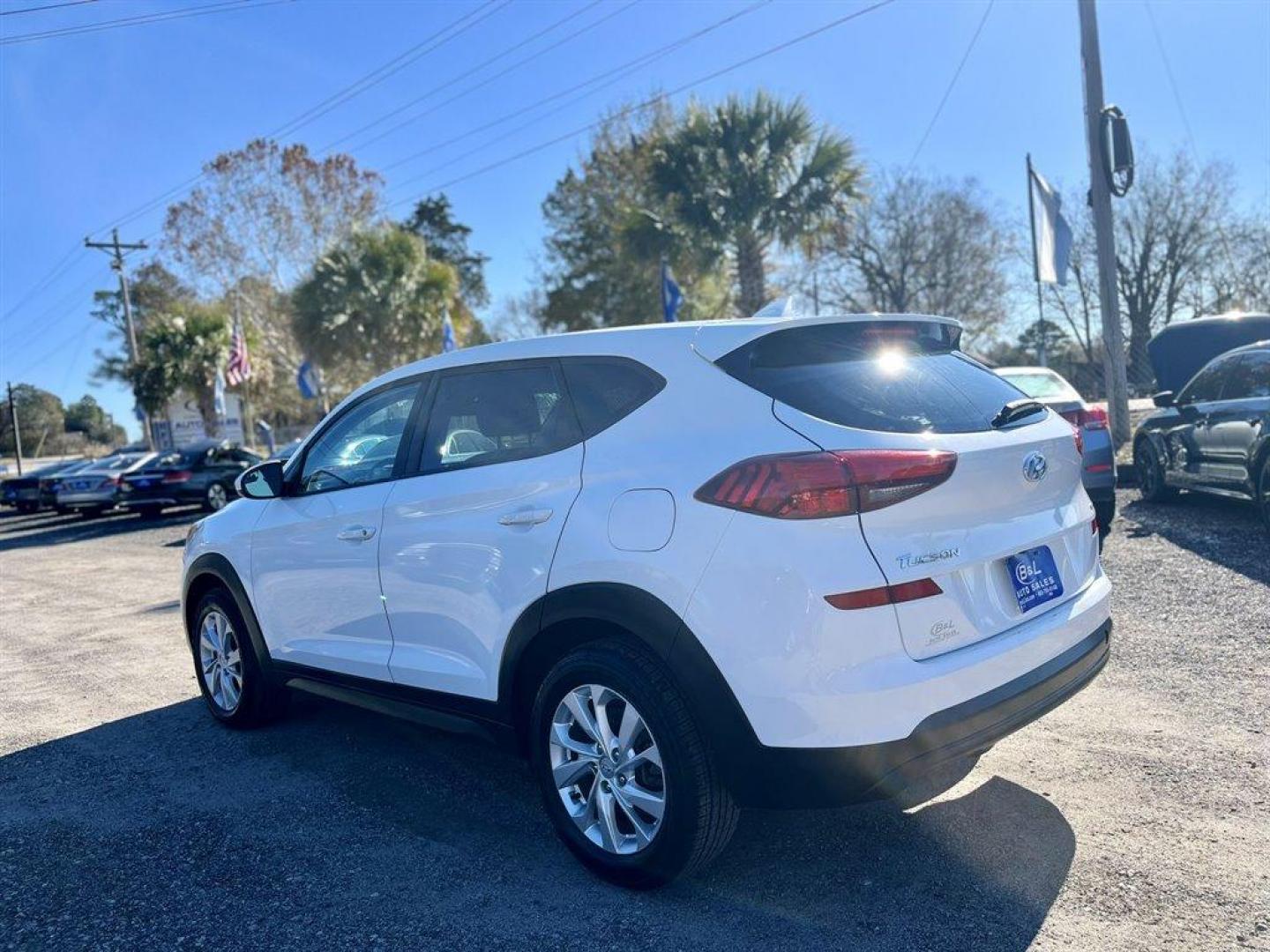 2019 White /Tan Hyundai Tucson (KM8J2CA41KU) with an 2.0l I-4 DI Dohc Cvvt 2.0 engine, Automatic transmission, located at 745 East Steele Rd., West Columbia, SC, 29170, (803) 755-9148, 33.927212, -81.148483 - Special Internet Price! 2019 Hyundai Tucson with Bluetooth, AM/FM Audio System, Backup Camera, Cruise Control, Manual Air Conditioning, Remote Keyless Entry, Cloth Interior, Front Bucket Seats, Rear 60-40 Folding Bench, Powered Windows, Powered Door Locks, Plus More! - Photo#1