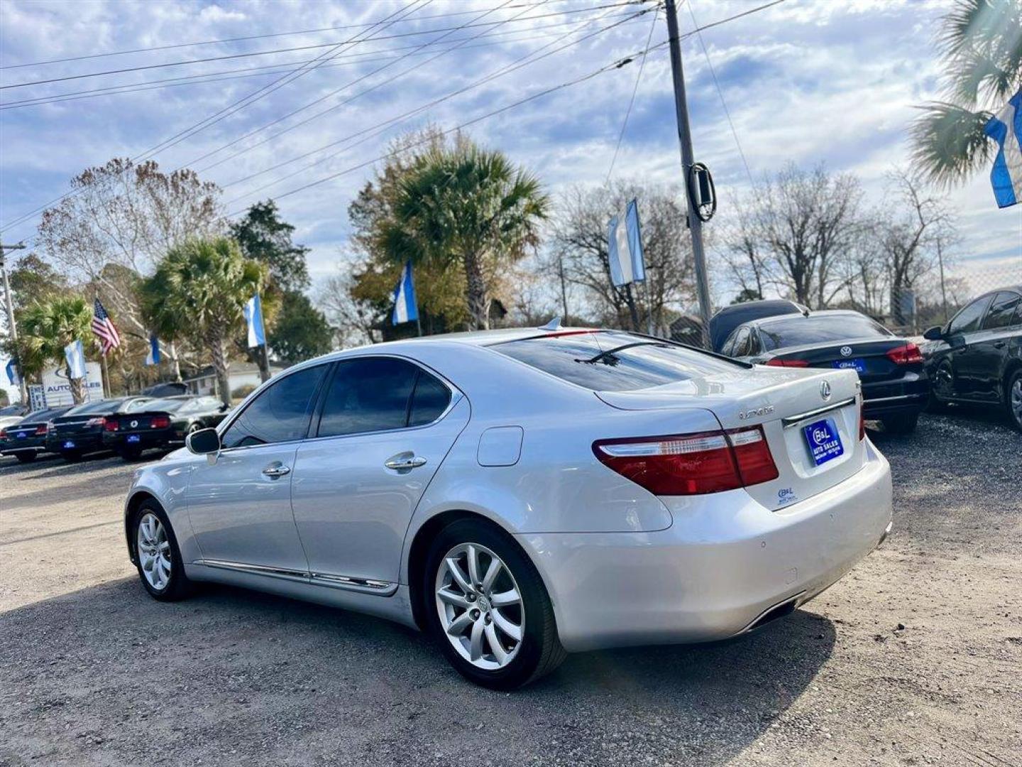 2008 Silver /Black Lexus LS 460 (JTHBL46FX85) with an 4.6l V8 EFI Dohc 4.6l engine, Automatic transmission, located at 745 East Steele Rd., West Columbia, SC, 29170, (803) 755-9148, 33.927212, -81.148483 - Special Internet Price! 2008 Lexus LS 460 with Bluetooth, Backup Camera, Navigation, Cruise control, Sunroof, Leather interior, Powered and heated front seats, Air conditioning, Keyless entry, Push to start, Plus more! - Photo#1