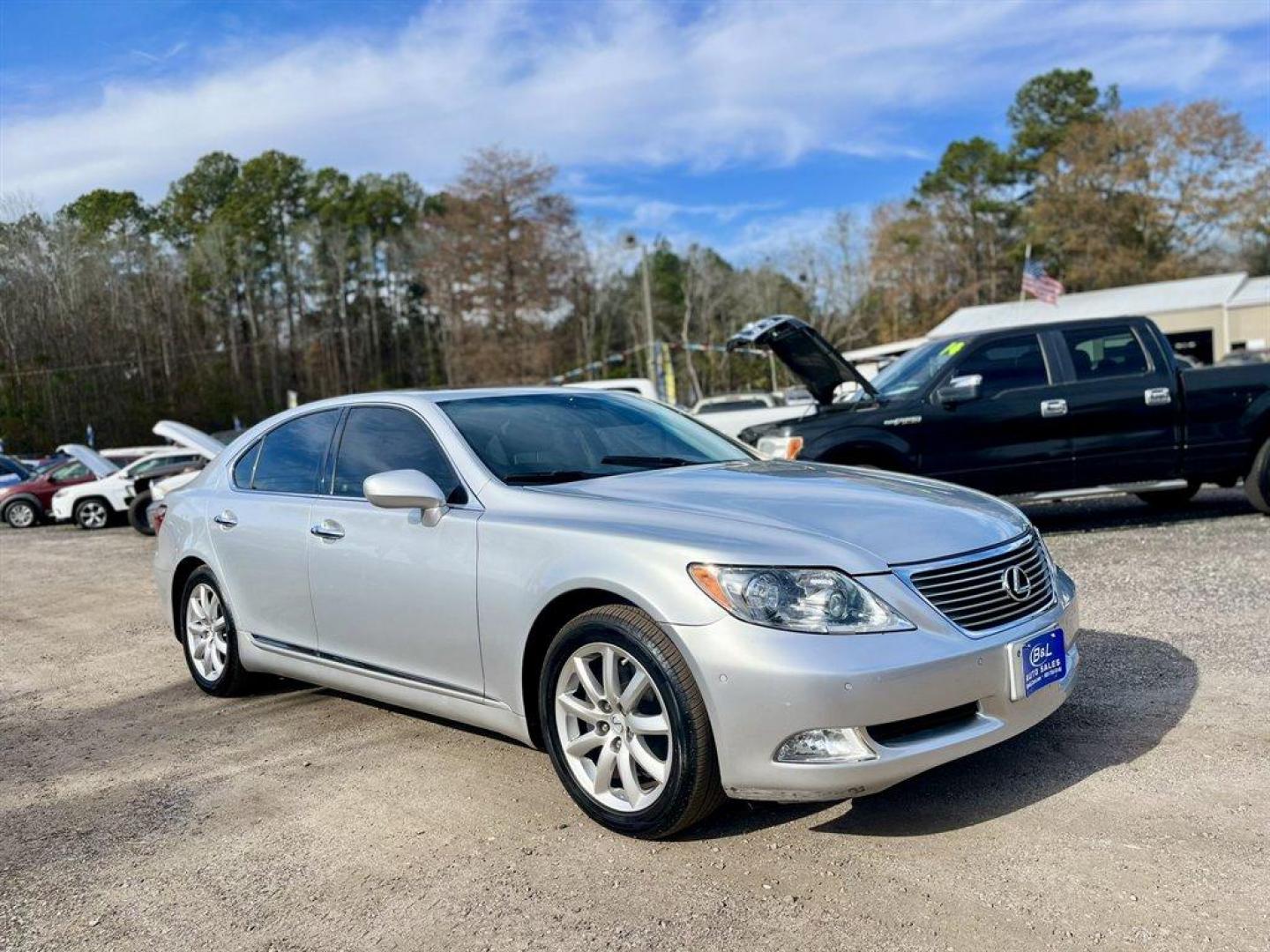 2008 Silver /Black Lexus LS 460 (JTHBL46FX85) with an 4.6l V8 EFI Dohc 4.6l engine, Automatic transmission, located at 745 East Steele Rd., West Columbia, SC, 29170, (803) 755-9148, 33.927212, -81.148483 - Special Internet Price! 2008 Lexus LS 460 with Bluetooth, Backup Camera, Navigation, Cruise control, Sunroof, Leather interior, Powered and heated front seats, Air conditioning, Keyless entry, Push to start, Plus more! - Photo#3