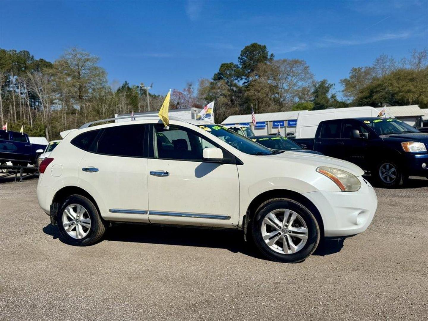 2013 White /Black Nissan Rogue (JN8AS5MT1DW) with an 2.5l I-4 MPI Dohc 2.5l engine, Automatic transmission, located at 745 East Steele Rd., West Columbia, SC, 29170, (803) 755-9148, 33.927212, -81.148483 - Photo#1