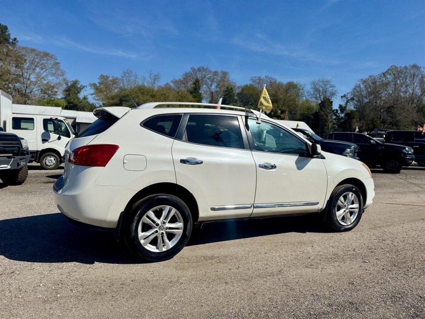 2013 White /Black Nissan Rogue (JN8AS5MT1DW) with an 2.5l I-4 MPI Dohc 2.5l engine, Automatic transmission, located at 745 East Steele Rd., West Columbia, SC, 29170, (803) 755-9148, 33.927212, -81.148483 - Photo#2