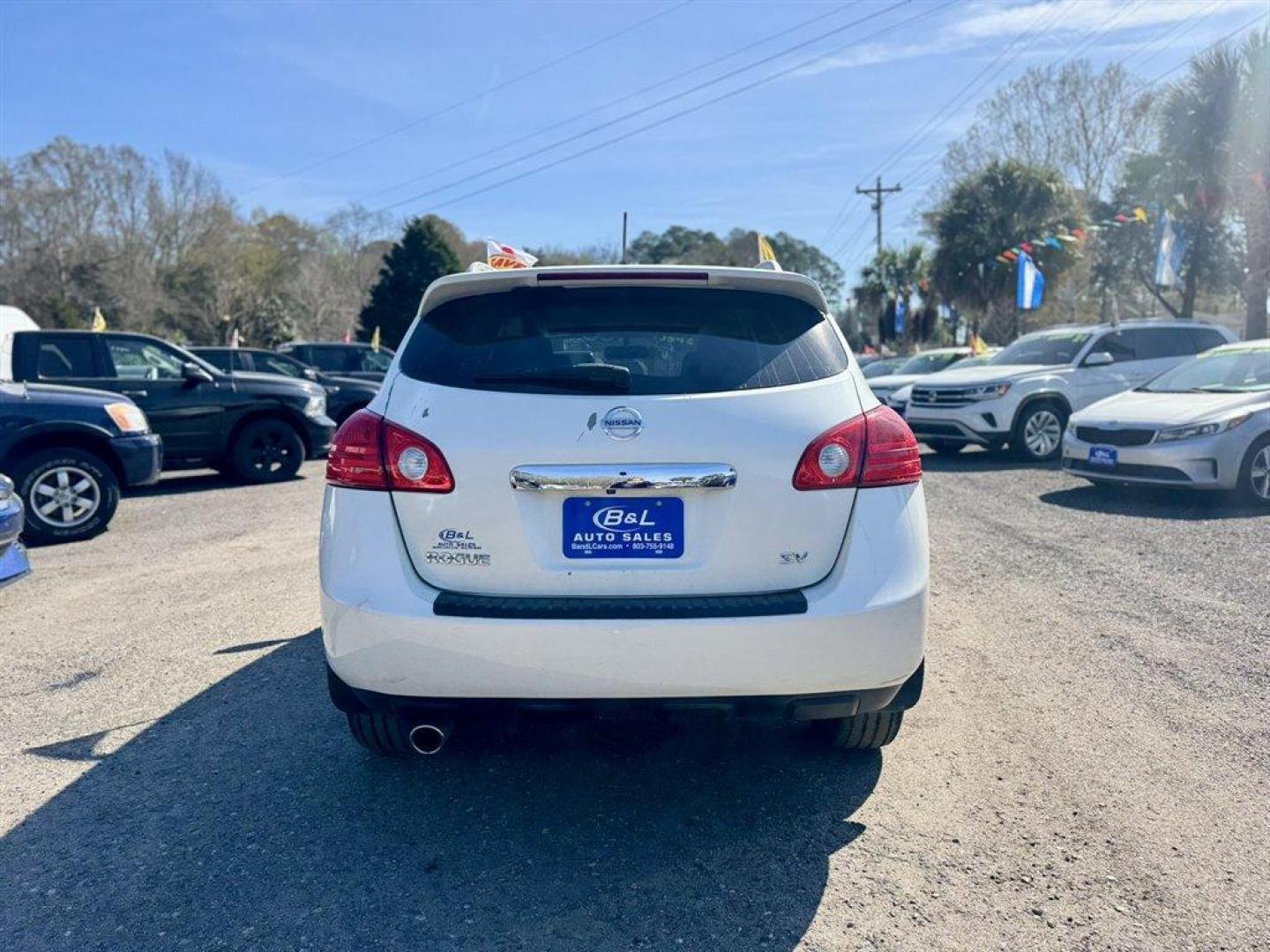 2013 White /Black Nissan Rogue (JN8AS5MT1DW) with an 2.5l I-4 MPI Dohc 2.5l engine, Automatic transmission, located at 745 East Steele Rd., West Columbia, SC, 29170, (803) 755-9148, 33.927212, -81.148483 - Photo#3