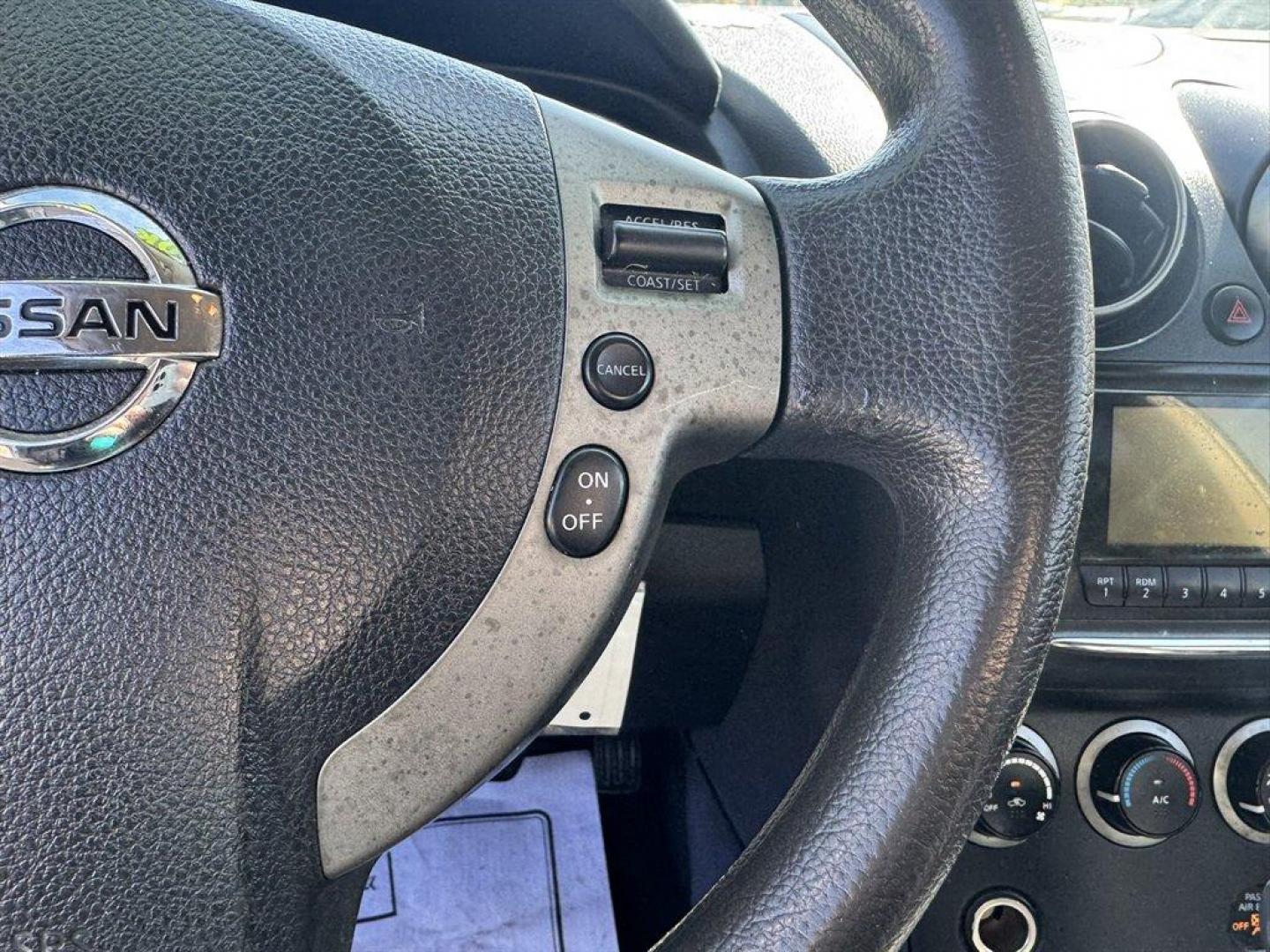 2013 White /Black Nissan Rogue (JN8AS5MT1DW) with an 2.5l I-4 MPI Dohc 2.5l engine, Automatic transmission, located at 745 East Steele Rd., West Columbia, SC, 29170, (803) 755-9148, 33.927212, -81.148483 - Photo#8