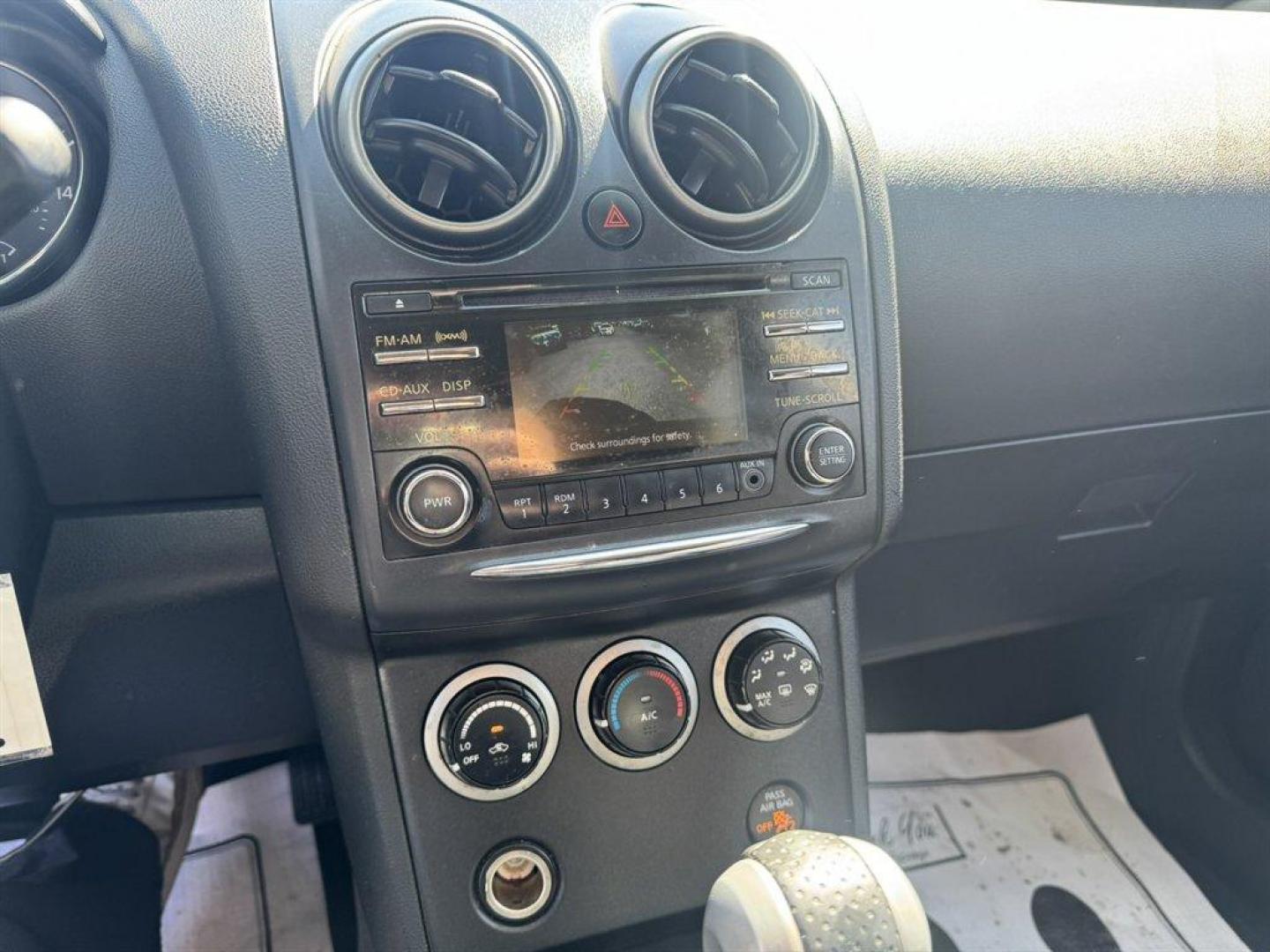 2013 White /Black Nissan Rogue (JN8AS5MT1DW) with an 2.5l I-4 MPI Dohc 2.5l engine, Automatic transmission, located at 745 East Steele Rd., West Columbia, SC, 29170, (803) 755-9148, 33.927212, -81.148483 - Photo#10