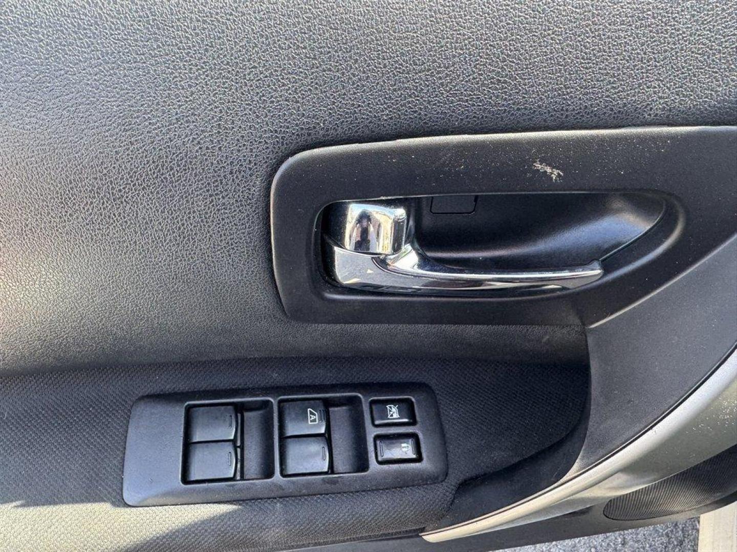 2013 White /Black Nissan Rogue (JN8AS5MT1DW) with an 2.5l I-4 MPI Dohc 2.5l engine, Automatic transmission, located at 745 East Steele Rd., West Columbia, SC, 29170, (803) 755-9148, 33.927212, -81.148483 - Photo#15