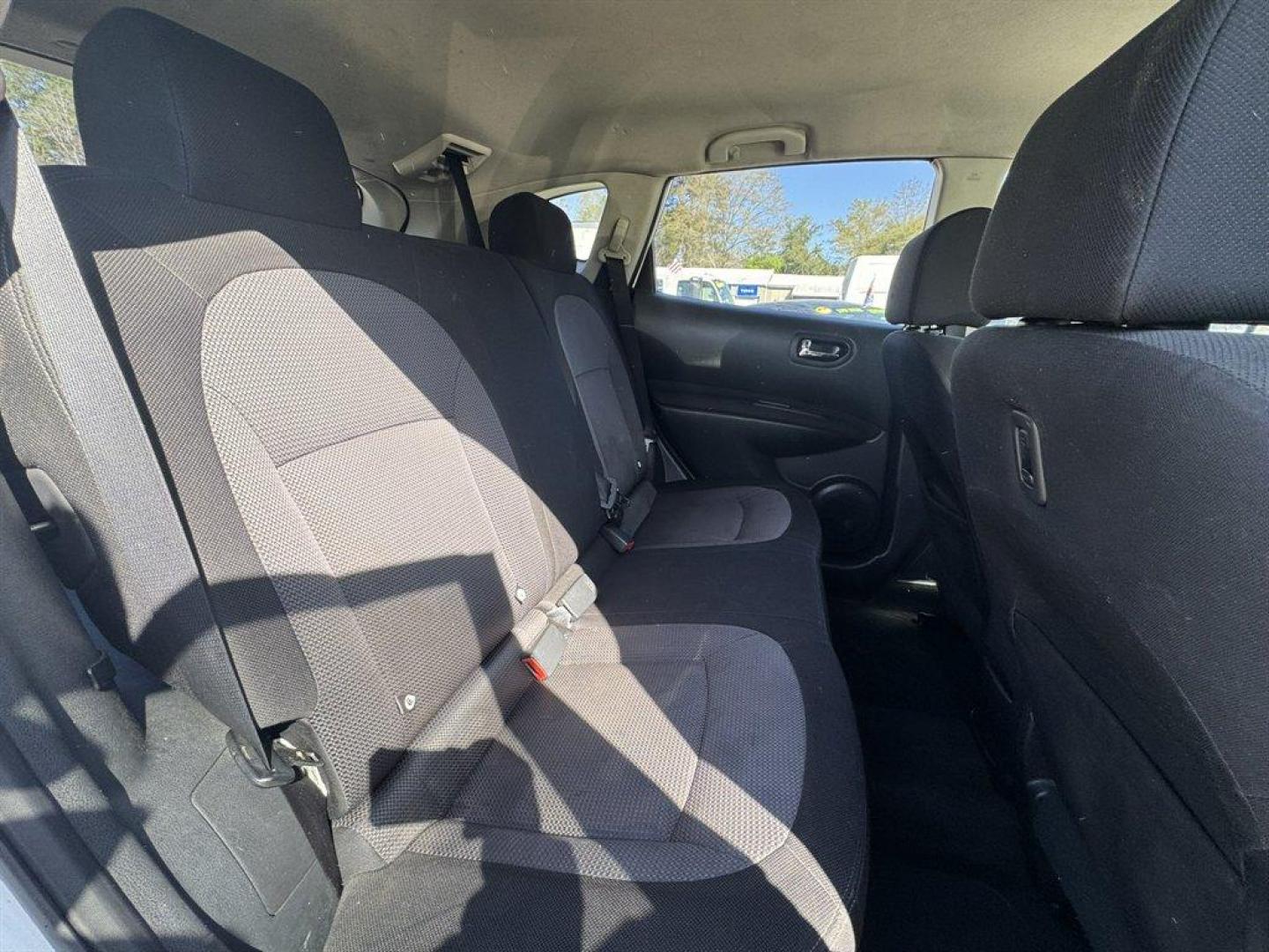 2013 White /Black Nissan Rogue (JN8AS5MT1DW) with an 2.5l I-4 MPI Dohc 2.5l engine, Automatic transmission, located at 745 East Steele Rd., West Columbia, SC, 29170, (803) 755-9148, 33.927212, -81.148483 - Photo#21