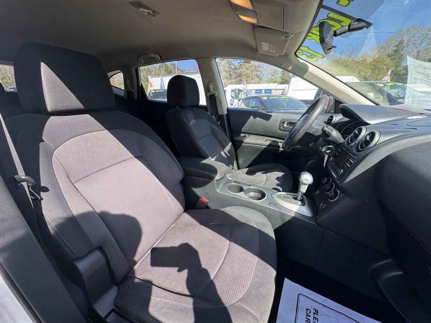 2013 White /Black Nissan Rogue (JN8AS5MT1DW) with an 2.5l I-4 MPI Dohc 2.5l engine, Automatic transmission, located at 745 East Steele Rd., West Columbia, SC, 29170, (803) 755-9148, 33.927212, -81.148483 - Photo#23