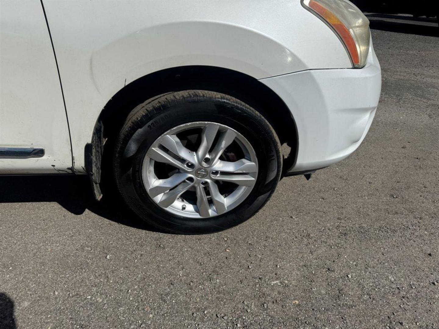 2013 White /Black Nissan Rogue (JN8AS5MT1DW) with an 2.5l I-4 MPI Dohc 2.5l engine, Automatic transmission, located at 745 East Steele Rd., West Columbia, SC, 29170, (803) 755-9148, 33.927212, -81.148483 - Photo#26