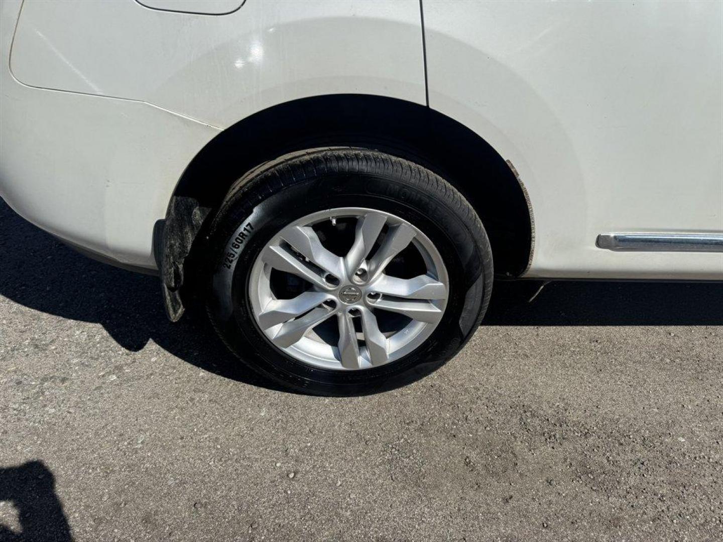 2013 White /Black Nissan Rogue (JN8AS5MT1DW) with an 2.5l I-4 MPI Dohc 2.5l engine, Automatic transmission, located at 745 East Steele Rd., West Columbia, SC, 29170, (803) 755-9148, 33.927212, -81.148483 - Photo#27