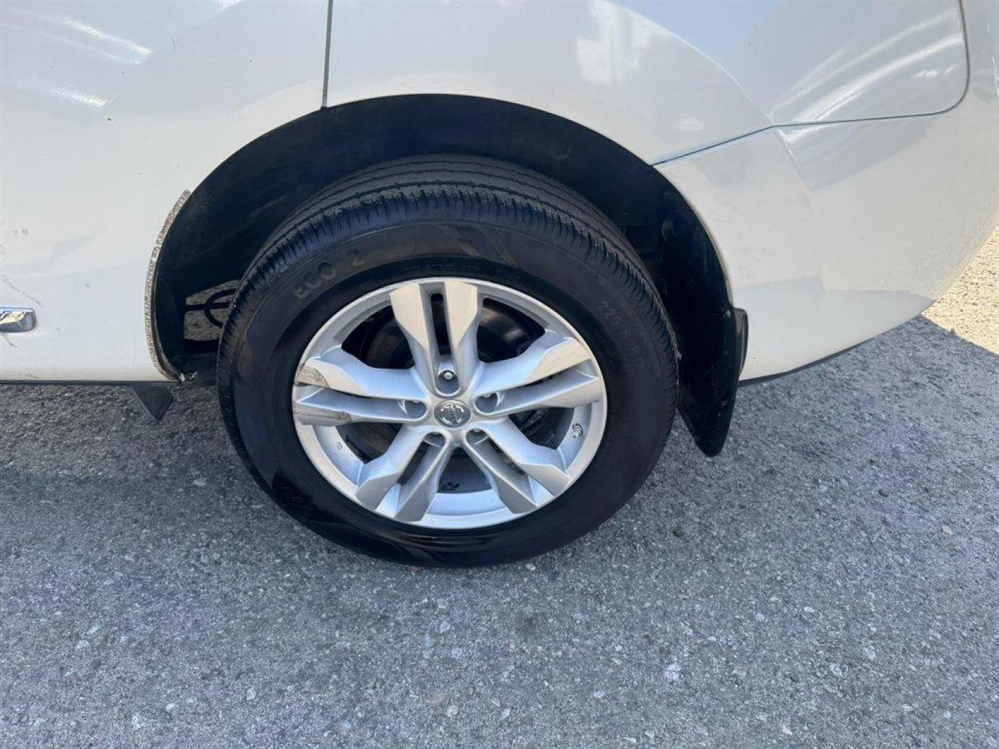 2013 White /Black Nissan Rogue (JN8AS5MT1DW) with an 2.5l I-4 MPI Dohc 2.5l engine, Automatic transmission, located at 745 East Steele Rd., West Columbia, SC, 29170, (803) 755-9148, 33.927212, -81.148483 - Photo#28