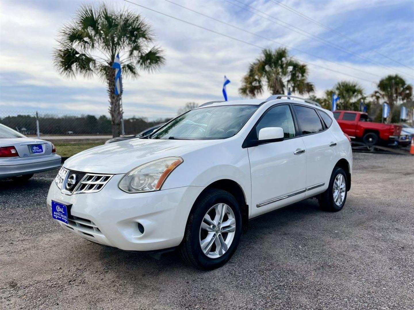 2013 White /Black Nissan Rogue (JN8AS5MT1DW) with an 2.5l I-4 MPI Dohc 2.5l engine, Automatic transmission, located at 745 East Steele Rd., West Columbia, SC, 29170, (803) 755-9148, 33.927212, -81.148483 - Special Internet Price! 2013 Nissan Rogue with AM/FM stereo, AUX port, Backup camera, Cruise control, Front bucket seats, Powered driver seat, Cloth interior, 60/40 split fold-down rear bench seat, Front air conditioning, Remote keyless entry, Plus more! - Photo#0