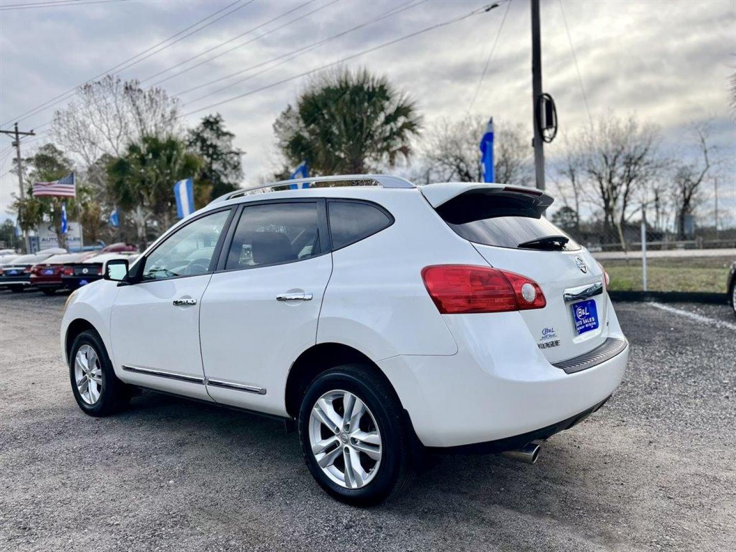 2013 White /Black Nissan Rogue (JN8AS5MT1DW) with an 2.5l I-4 MPI Dohc 2.5l engine, Automatic transmission, located at 745 East Steele Rd., West Columbia, SC, 29170, (803) 755-9148, 33.927212, -81.148483 - Special Internet Price! 2013 Nissan Rogue with AM/FM stereo, AUX port, Backup camera, Cruise control, Front bucket seats, Powered driver seat, Cloth interior, 60/40 split fold-down rear bench seat, Front air conditioning, Remote keyless entry, Plus more! - Photo#1