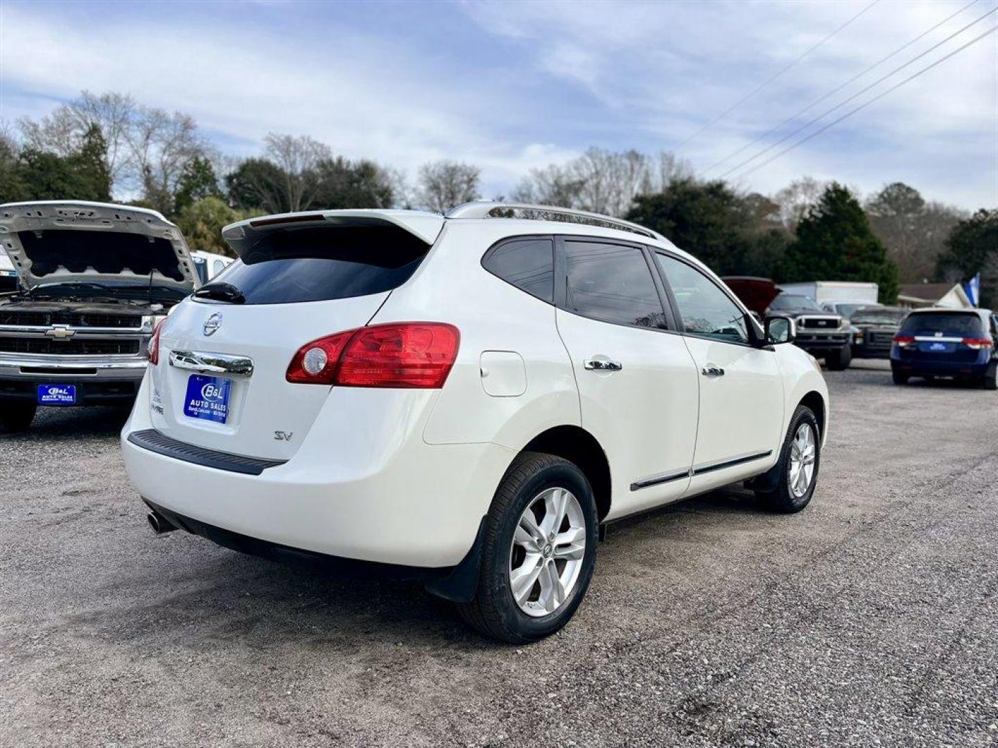 2013 White /Black Nissan Rogue (JN8AS5MT1DW) with an 2.5l I-4 MPI Dohc 2.5l engine, Automatic transmission, located at 745 East Steele Rd., West Columbia, SC, 29170, (803) 755-9148, 33.927212, -81.148483 - Special Internet Price! 2013 Nissan Rogue with AM/FM stereo, AUX port, Backup camera, Cruise control, Front bucket seats, Powered driver seat, Cloth interior, 60/40 split fold-down rear bench seat, Front air conditioning, Remote keyless entry, Plus more! - Photo#2