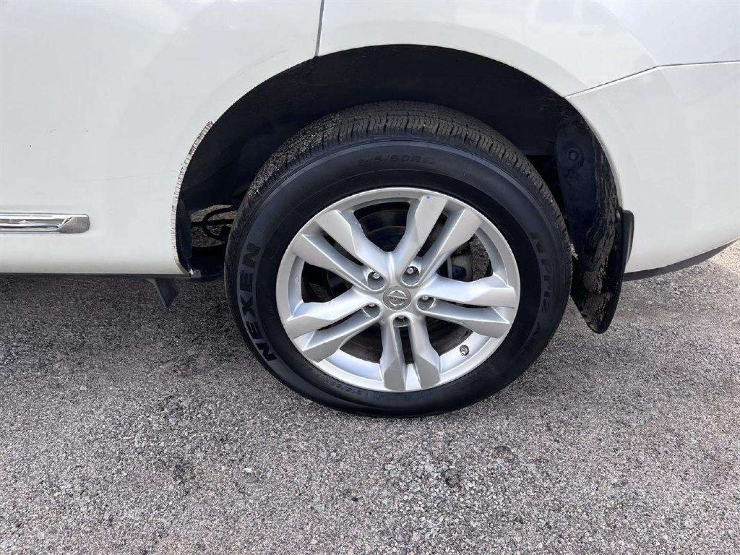 2013 White /Black Nissan Rogue (JN8AS5MT1DW) with an 2.5l I-4 MPI Dohc 2.5l engine, Automatic transmission, located at 745 East Steele Rd., West Columbia, SC, 29170, (803) 755-9148, 33.927212, -81.148483 - Special Internet Price! 2013 Nissan Rogue with AM/FM stereo, AUX port, Backup camera, Cruise control, Front bucket seats, Powered driver seat, Cloth interior, 60/40 split fold-down rear bench seat, Front air conditioning, Remote keyless entry, Plus more! - Photo#32