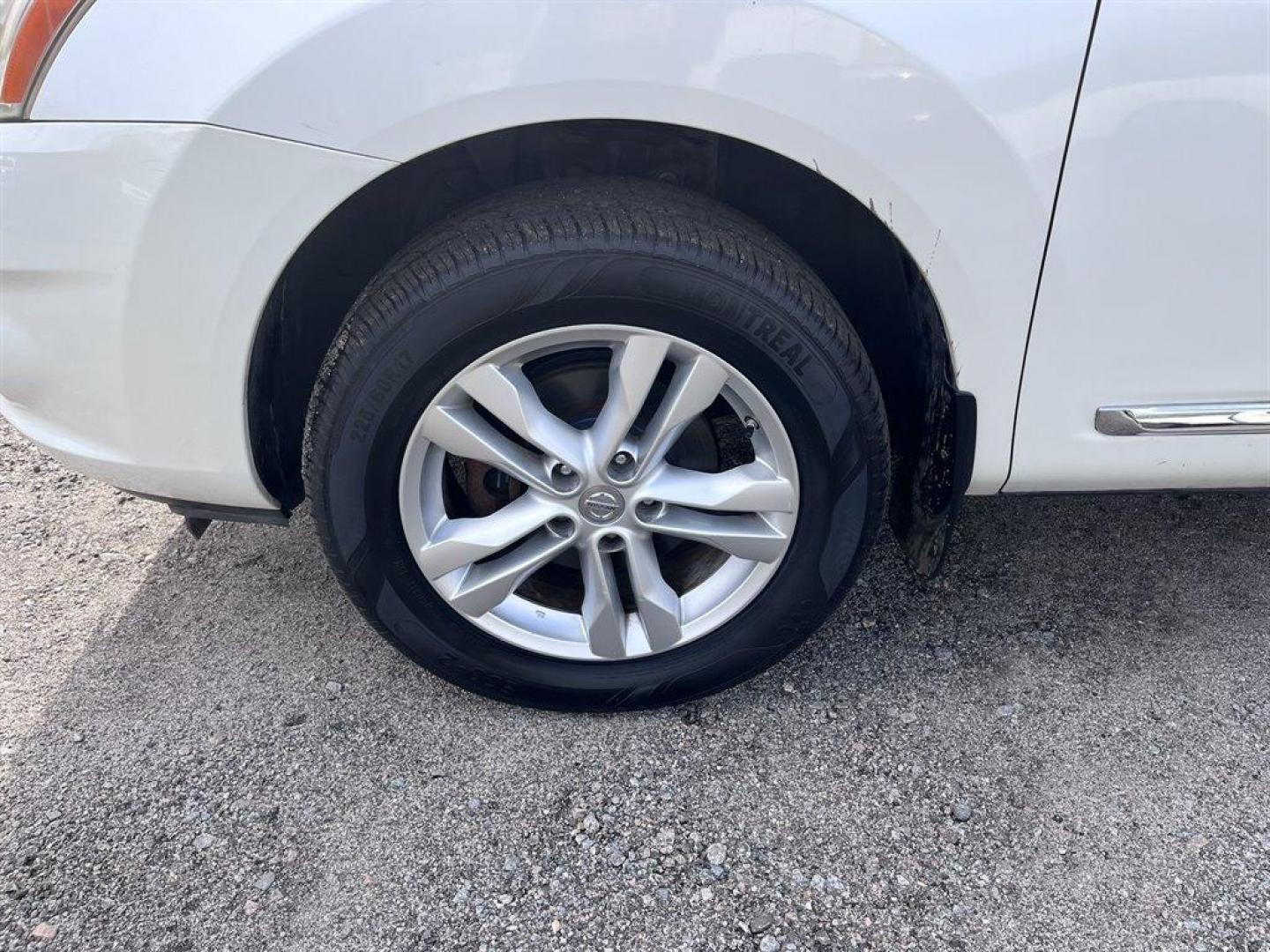 2013 White /Black Nissan Rogue (JN8AS5MT1DW) with an 2.5l I-4 MPI Dohc 2.5l engine, Automatic transmission, located at 745 East Steele Rd., West Columbia, SC, 29170, (803) 755-9148, 33.927212, -81.148483 - Special Internet Price! 2013 Nissan Rogue with AM/FM stereo, AUX port, Backup camera, Cruise control, Front bucket seats, Powered driver seat, Cloth interior, 60/40 split fold-down rear bench seat, Front air conditioning, Remote keyless entry, Plus more! - Photo#33