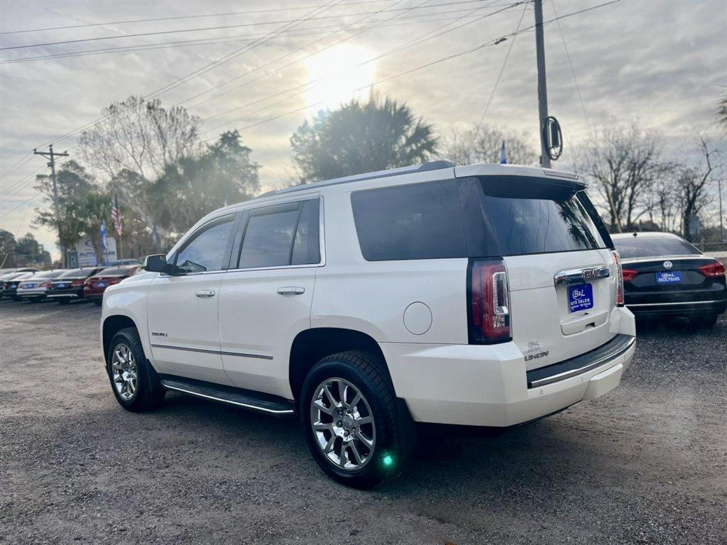 2015 White /Tan GMC Yukon (1GKS2CKJ1FR) with an 6.2l V8 DI OHV VVT S/C 6. engine, Automatic transmission, located at 745 East Steele Rd., West Columbia, SC, 29170, (803) 755-9148, 33.927212, -81.148483 - Special Internet Price! 2015 GMC Yukon Denali with Bluetooth, SiriusXM, 8 Diagonal Color Touch Screen, Backup Camera, Navigation, Cruise Control, Sunroof, Remote Keyless Entry, Rear Entertainment, Leather Interior, Powered Front Seats, Heated Front Seats, Power Fold 3rd Row Split Bench Seat, Powered - Photo#1