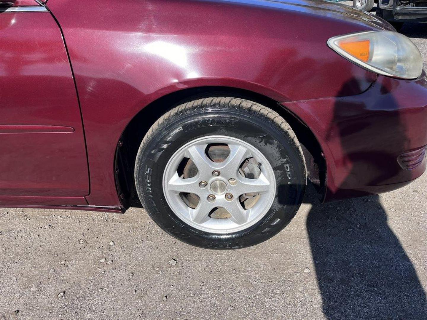 2005 Maroon /Grey Toyota Camry (4T1BE32K55U) with an 2.4l I-4 SFI Dohc 2.4l engine, Automatic transmission, located at 745 East Steele Rd., West Columbia, SC, 29170, (803) 755-9148, 33.927212, -81.148483 - Special Internet Price! 2005 Toyota Camry with AM/FM stereo, CD player, Cruise control, Remote keyless entry, Sunroof, Cloth seat trim, Powered driver seat, Rear 60/40 split fold-down seat, Powered windows, Powered door locks, Plus more! - Photo#23