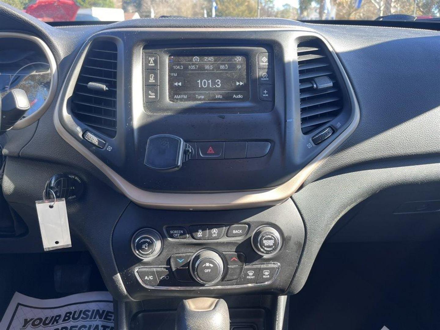 2015 Black /Black Jeep Cherokee (1C4PJMCS6FW) with an 3.2l V6 Smpi Dohc 3.2l engine, Automatic transmission, located at 745 East Steele Rd., West Columbia, SC, 29170, (803) 755-9148, 33.927212, -81.148483 - 2015 Jeep Cherokee Latitude with Bluetooth, Backup Camera, Cruise Control, Manual Air Conditioning, Remote Keyless Entry, Compass, Premium Cloth Bucket Seats, Rear 60-40 Folding Split-Bench, Cargo Area Concealed Storage, Powered Windows, Powered Door Locks, Plus More! - Photo#10