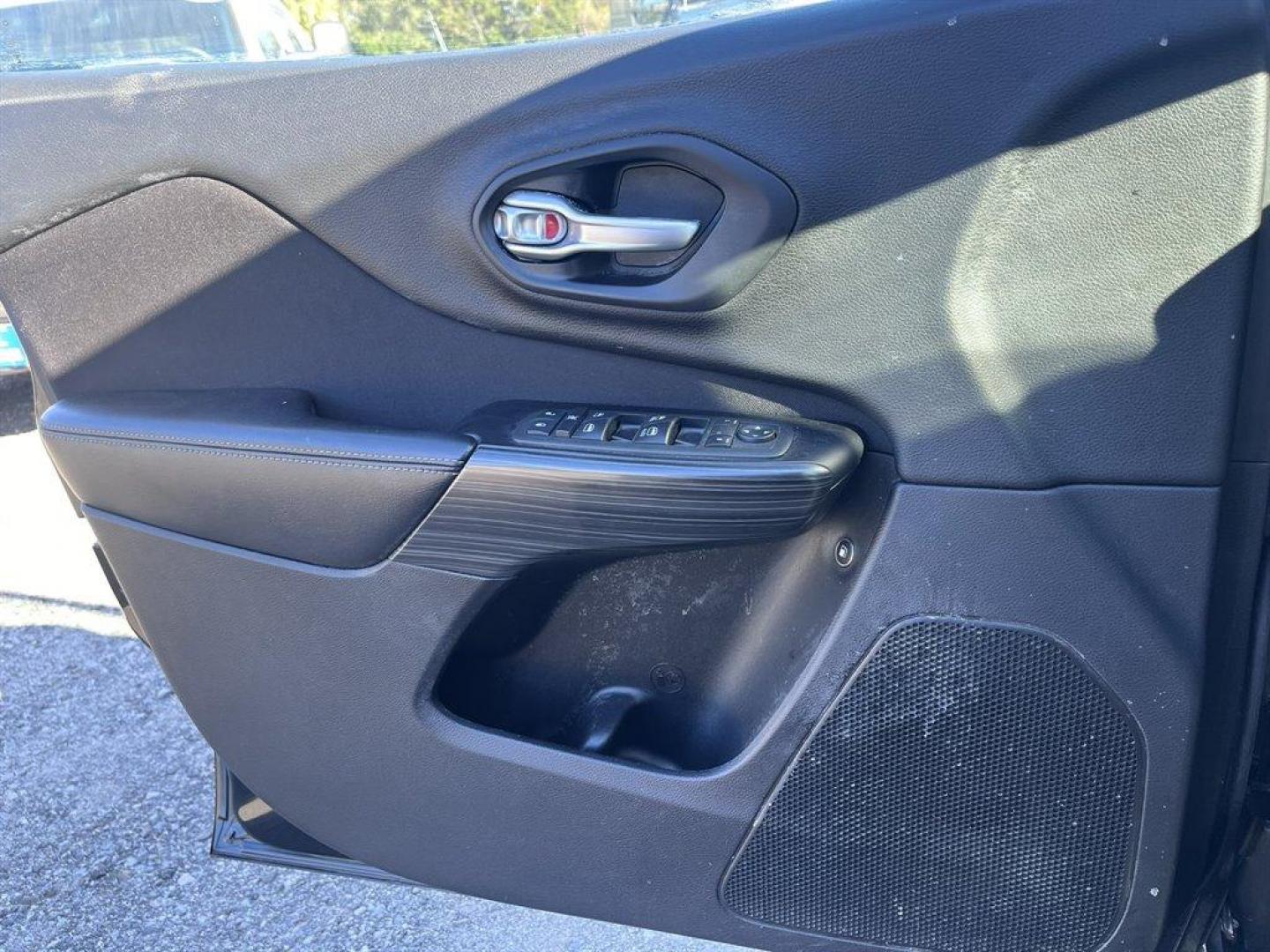 2015 Black /Black Jeep Cherokee (1C4PJMCS6FW) with an 3.2l V6 Smpi Dohc 3.2l engine, Automatic transmission, located at 745 East Steele Rd., West Columbia, SC, 29170, (803) 755-9148, 33.927212, -81.148483 - 2015 Jeep Cherokee Latitude with Bluetooth, Backup Camera, Cruise Control, Manual Air Conditioning, Remote Keyless Entry, Compass, Premium Cloth Bucket Seats, Rear 60-40 Folding Split-Bench, Cargo Area Concealed Storage, Powered Windows, Powered Door Locks, Plus More! - Photo#20