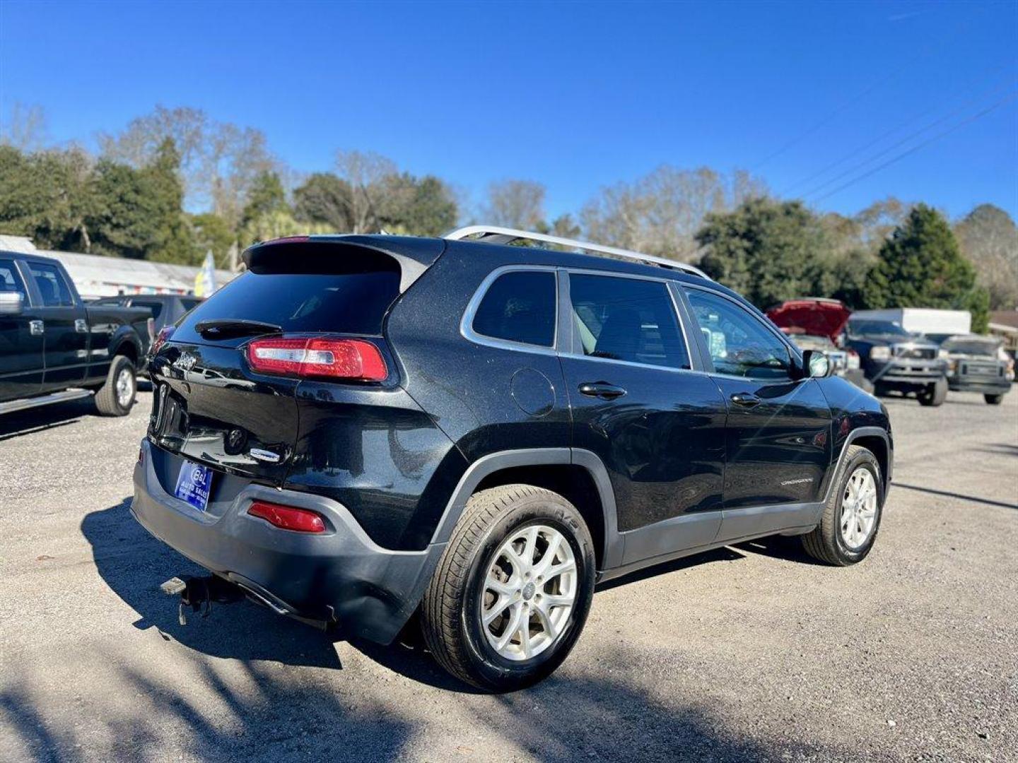 2015 Black /Black Jeep Cherokee (1C4PJMCS6FW) with an 3.2l V6 Smpi Dohc 3.2l engine, Automatic transmission, located at 745 East Steele Rd., West Columbia, SC, 29170, (803) 755-9148, 33.927212, -81.148483 - 2015 Jeep Cherokee Latitude with Bluetooth, Backup Camera, Cruise Control, Manual Air Conditioning, Remote Keyless Entry, Compass, Premium Cloth Bucket Seats, Rear 60-40 Folding Split-Bench, Cargo Area Concealed Storage, Powered Windows, Powered Door Locks, Plus More! - Photo#2