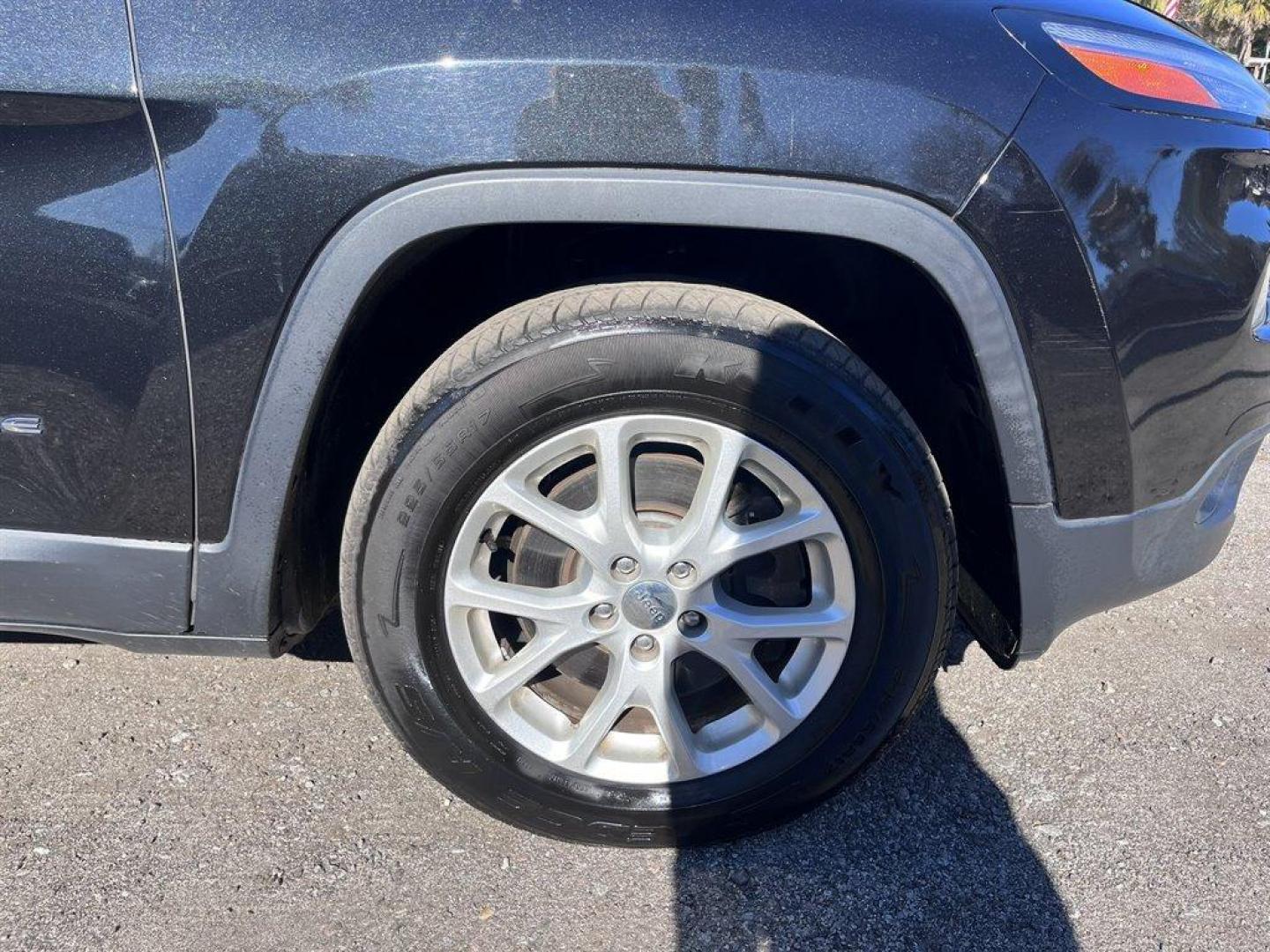 2015 Black /Black Jeep Cherokee (1C4PJMCS6FW) with an 3.2l V6 Smpi Dohc 3.2l engine, Automatic transmission, located at 745 East Steele Rd., West Columbia, SC, 29170, (803) 755-9148, 33.927212, -81.148483 - 2015 Jeep Cherokee Latitude with Bluetooth, Backup Camera, Cruise Control, Manual Air Conditioning, Remote Keyless Entry, Compass, Premium Cloth Bucket Seats, Rear 60-40 Folding Split-Bench, Cargo Area Concealed Storage, Powered Windows, Powered Door Locks, Plus More! - Photo#33