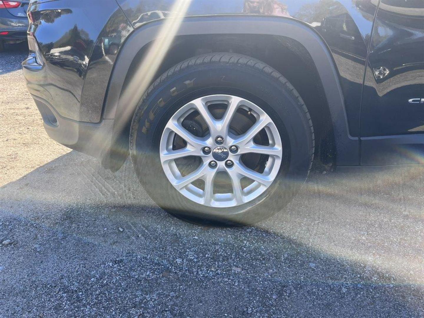 2015 Black /Black Jeep Cherokee (1C4PJMCS6FW) with an 3.2l V6 Smpi Dohc 3.2l engine, Automatic transmission, located at 745 East Steele Rd., West Columbia, SC, 29170, (803) 755-9148, 33.927212, -81.148483 - 2015 Jeep Cherokee Latitude with Bluetooth, Backup Camera, Cruise Control, Manual Air Conditioning, Remote Keyless Entry, Compass, Premium Cloth Bucket Seats, Rear 60-40 Folding Split-Bench, Cargo Area Concealed Storage, Powered Windows, Powered Door Locks, Plus More! - Photo#36