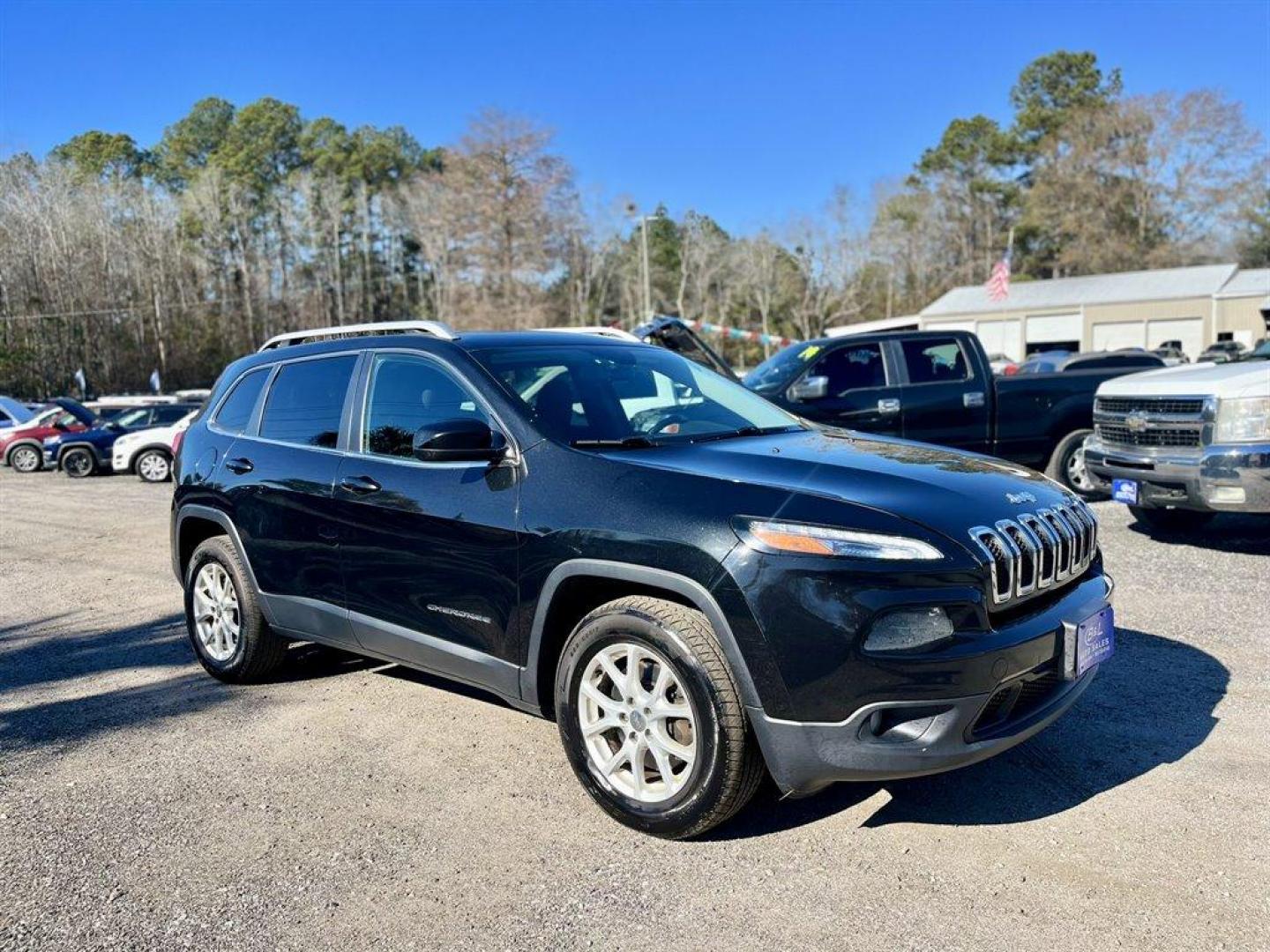 2015 Black /Black Jeep Cherokee (1C4PJMCS6FW) with an 3.2l V6 Smpi Dohc 3.2l engine, Automatic transmission, located at 745 East Steele Rd., West Columbia, SC, 29170, (803) 755-9148, 33.927212, -81.148483 - 2015 Jeep Cherokee Latitude with Bluetooth, Backup Camera, Cruise Control, Manual Air Conditioning, Remote Keyless Entry, Compass, Premium Cloth Bucket Seats, Rear 60-40 Folding Split-Bench, Cargo Area Concealed Storage, Powered Windows, Powered Door Locks, Plus More! - Photo#3