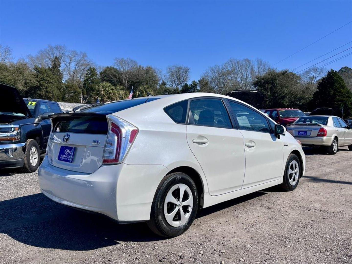 2013 White /Grey Toyota Prius (JTDKN3DU2D0) with an 1.8l I-4 EFI Dohc Hybrid engine, Automatic transmission, located at 745 East Steele Rd., West Columbia, SC, 29170, (803) 755-9148, 33.927212, -81.148483 - Special Internet Price! 2013 Toyota Prius with AM/FM radio, Cruise control, Keyless door entry, Push to start, Bucket front seats, Cloth interior, Powered windows, Powered door locks, Plus more! - Photo#2