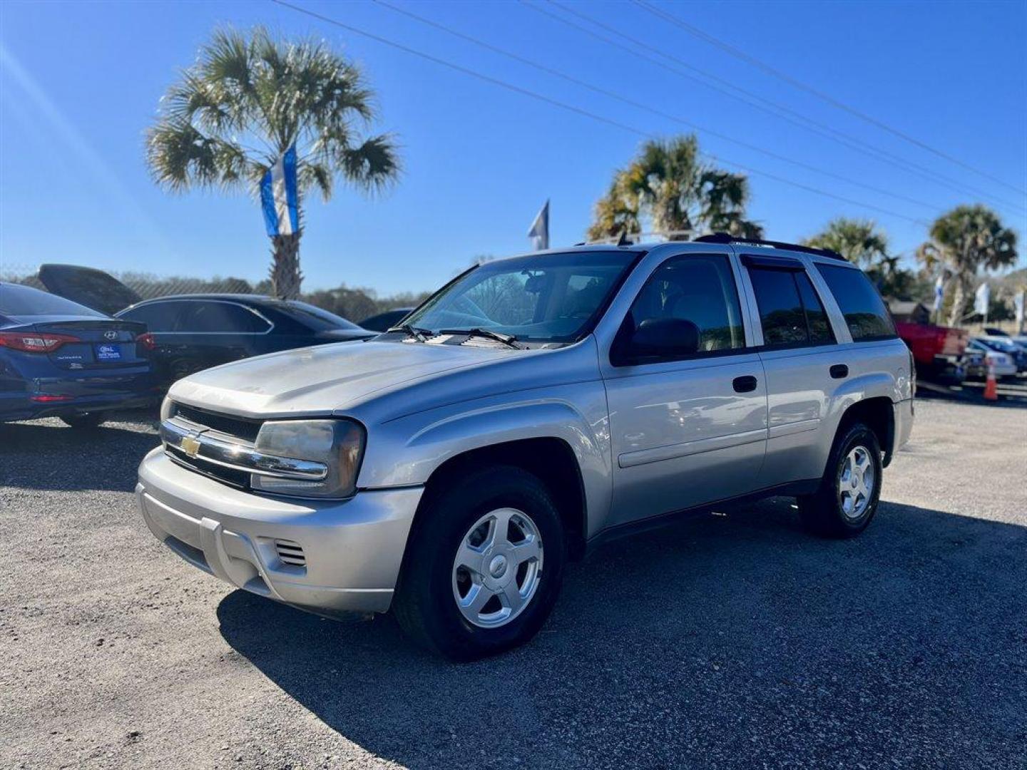 2006 Silver /Grey Chevrolet Trailblazer (1GNDS13S162) with an 4.2l I-6 MPI Dohc 4.2l engine, Automatic transmission, located at 745 East Steele Rd., West Columbia, SC, 29170, (803) 755-9148, 33.927212, -81.148483 - Special Internet Price! 2006 Chevrolet Trailblazer LS with AM/FM stereo with CD player, Cruise control, Sunroof, Powered driver seat, Cloth interior, Rear air, Powered windows, Powered door locks, Plus more! - Photo#0